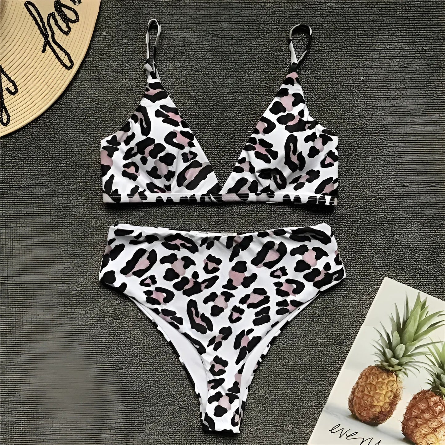 Ensemble de bikini à imprimé léopard en deux pièces