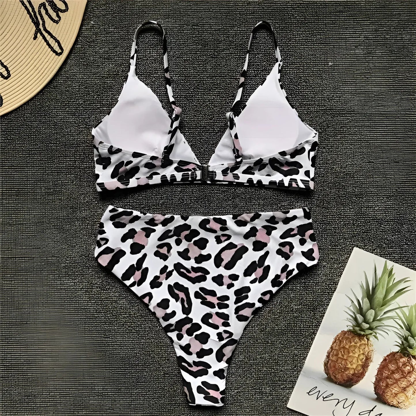 Ensemble de bikini à imprimé léopard en deux pièces
