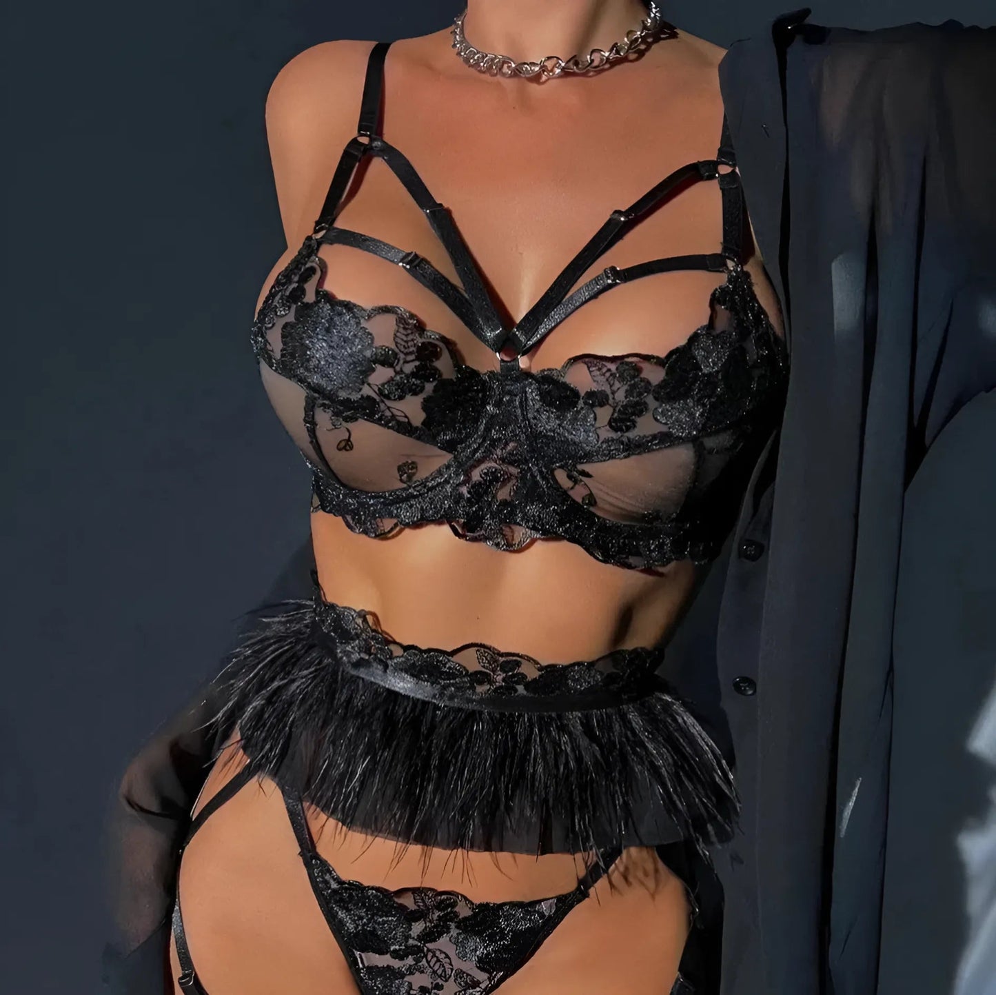 Ensemble de lingerie 3 pièces avec ceinture décorative