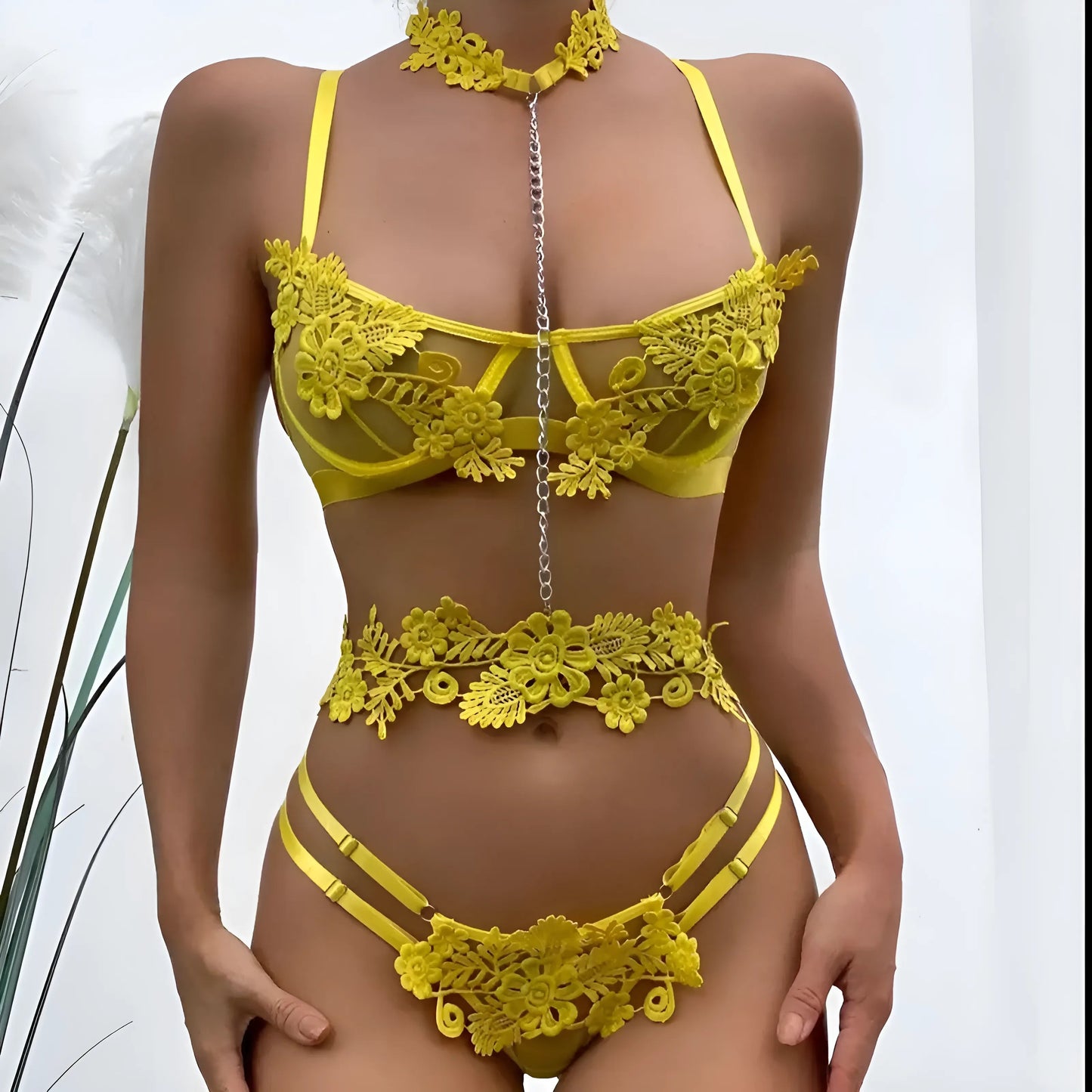 Ensemble de lingerie 3 pièces avec dentelle florale