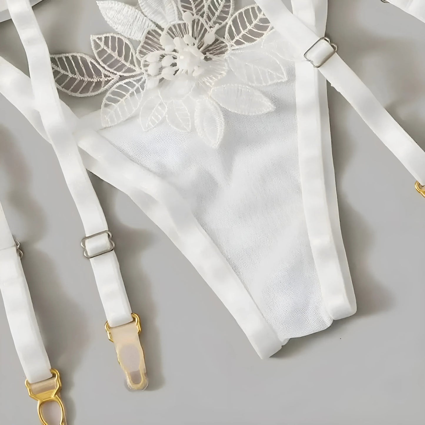 Ensemble de lingerie 3 pièces avec plumes