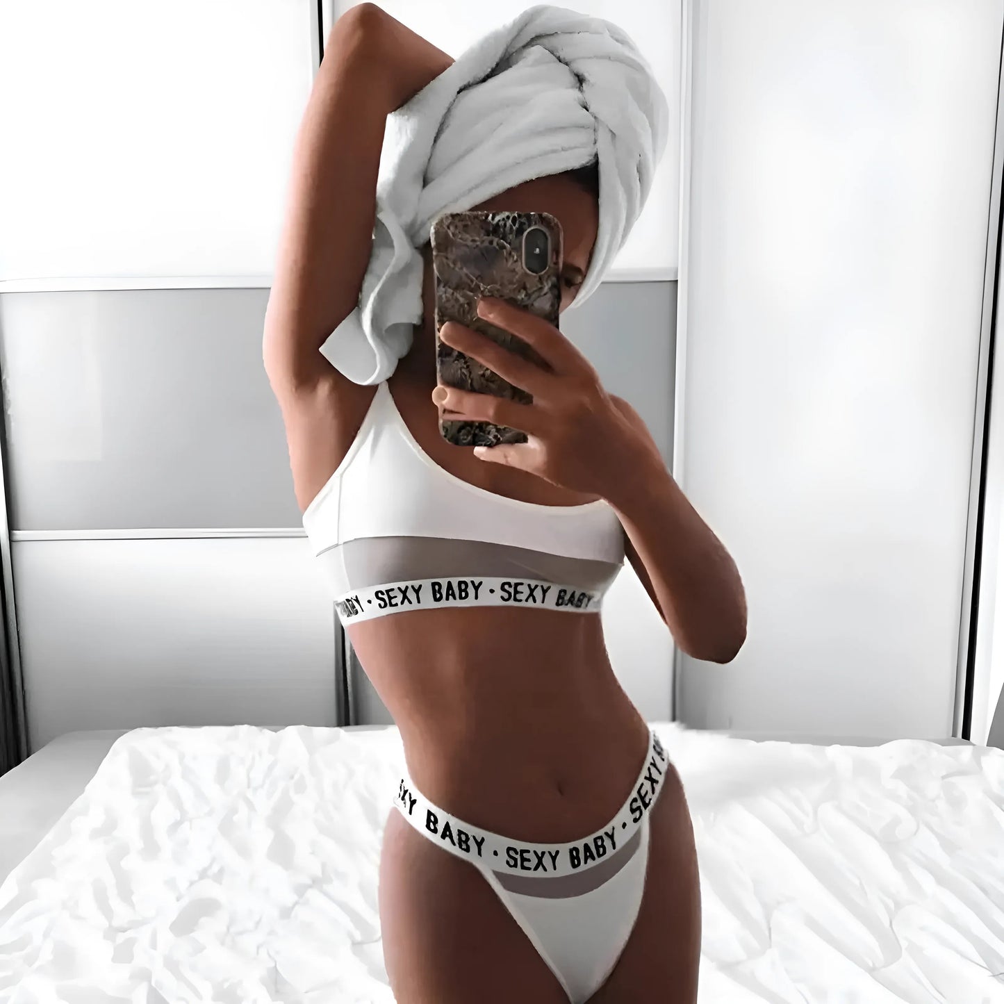 Ensemble de lingerie avec insert transparent