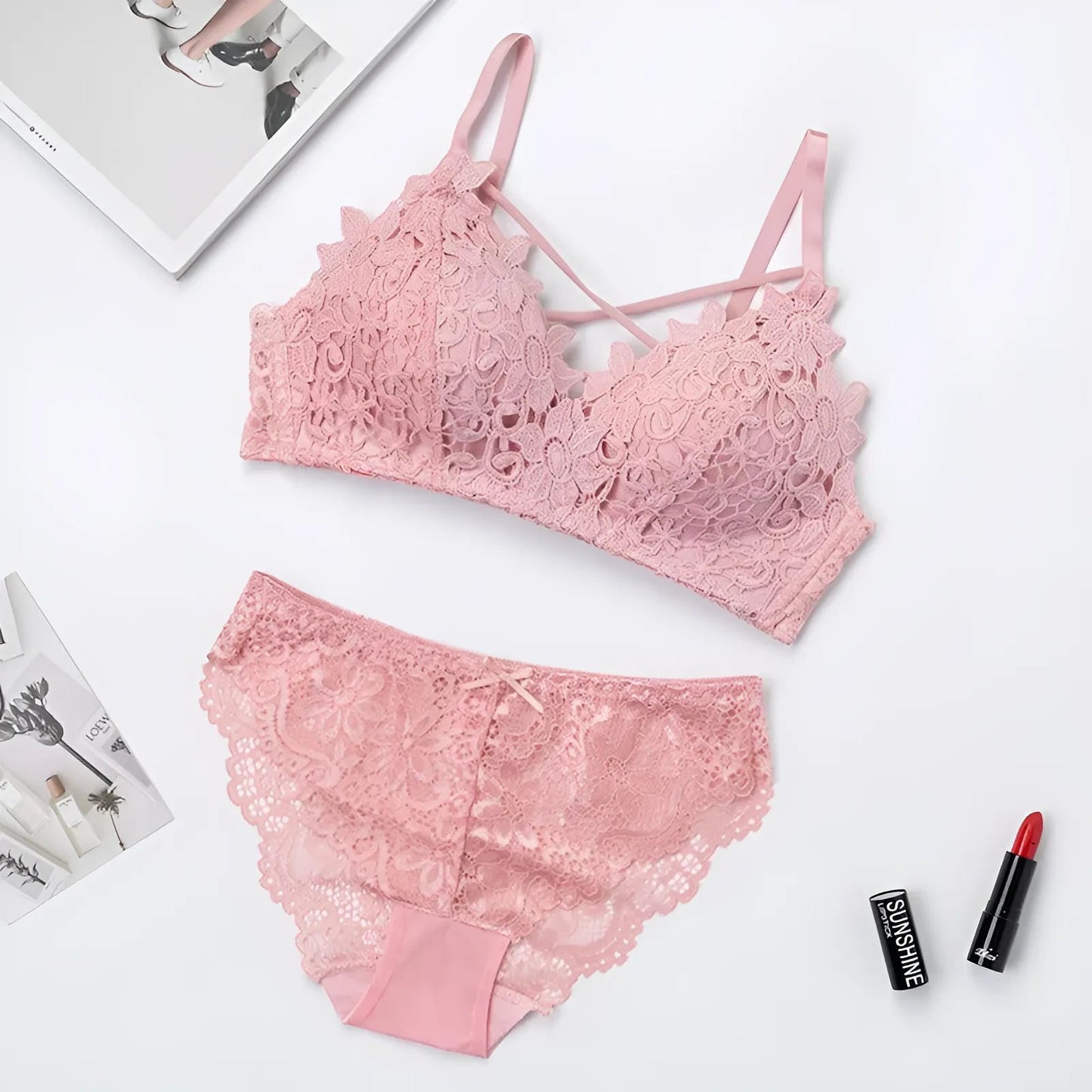 Ensemble de lingerie en dentelle avec bretelles
