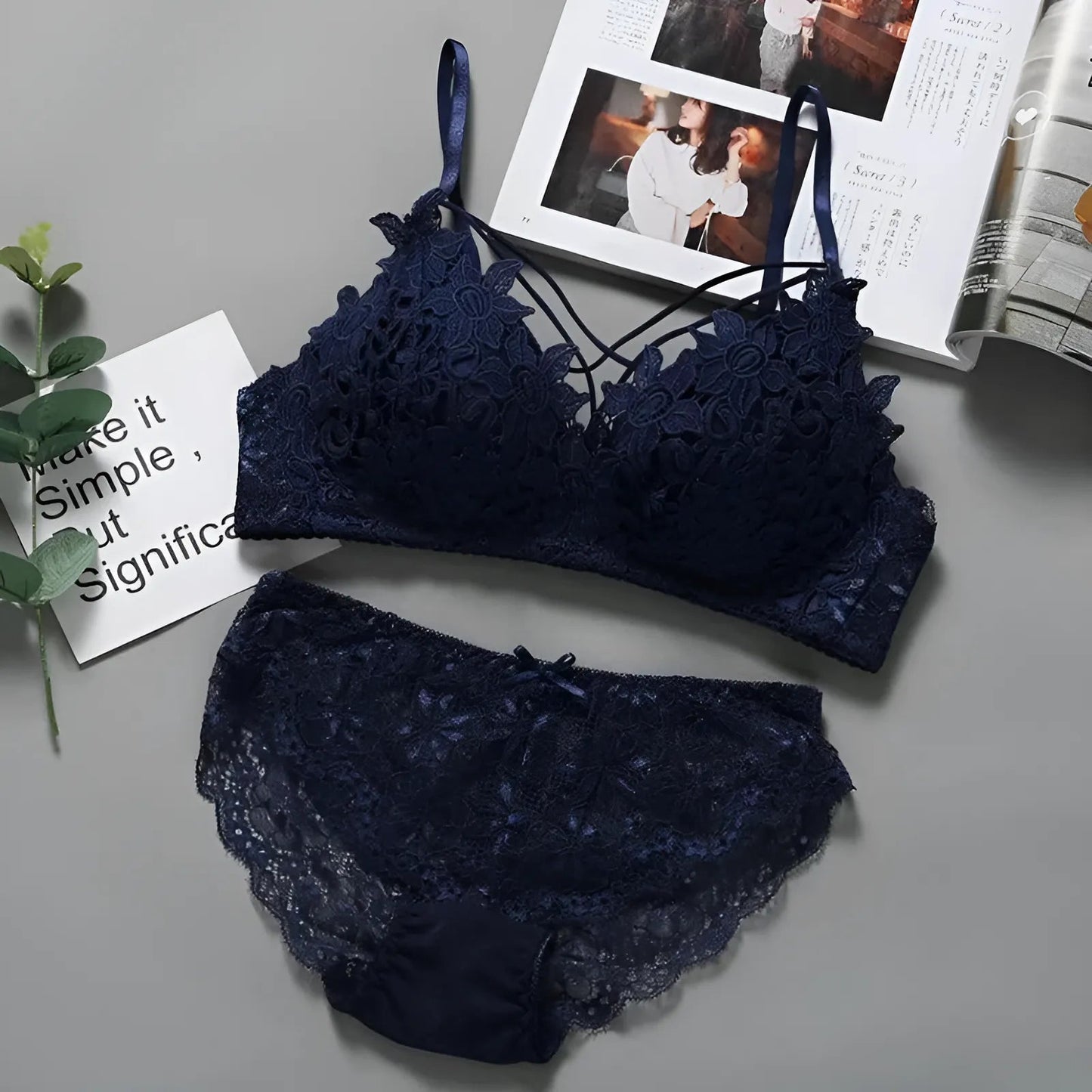 Ensemble de lingerie en dentelle avec bretelles