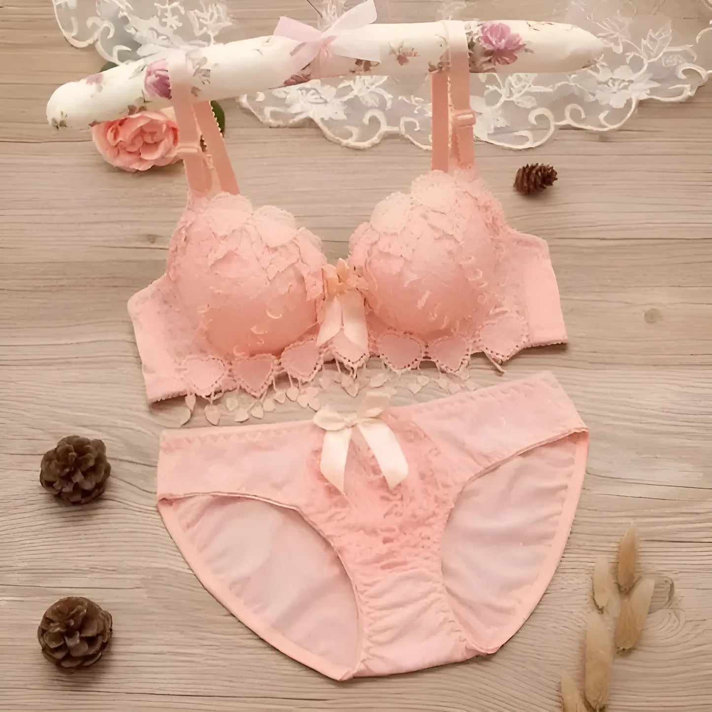 Ensemble de lingerie en dentelle avec motif en cœur