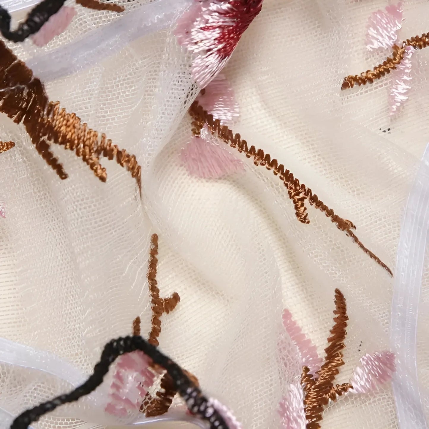 Ensemble de lingerie en dentelle avec un délicat motif floral