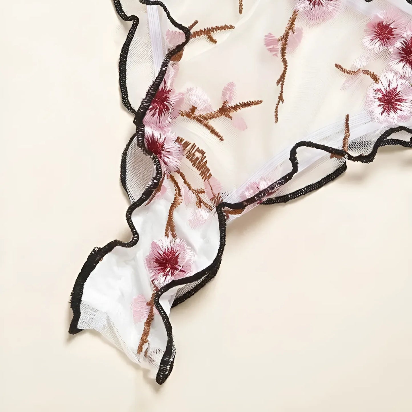 Ensemble de lingerie en dentelle avec un délicat motif floral
