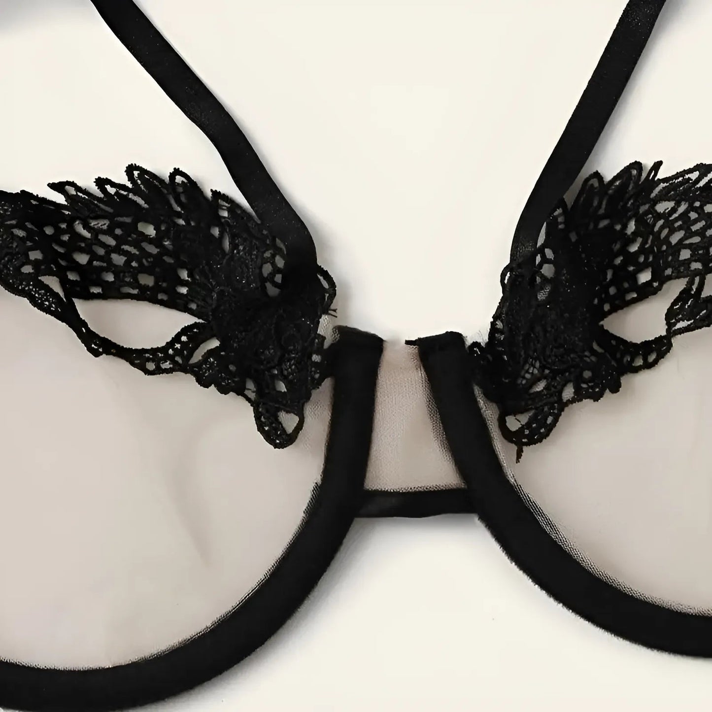 Ensemble de lingerie en dentelle et en résille