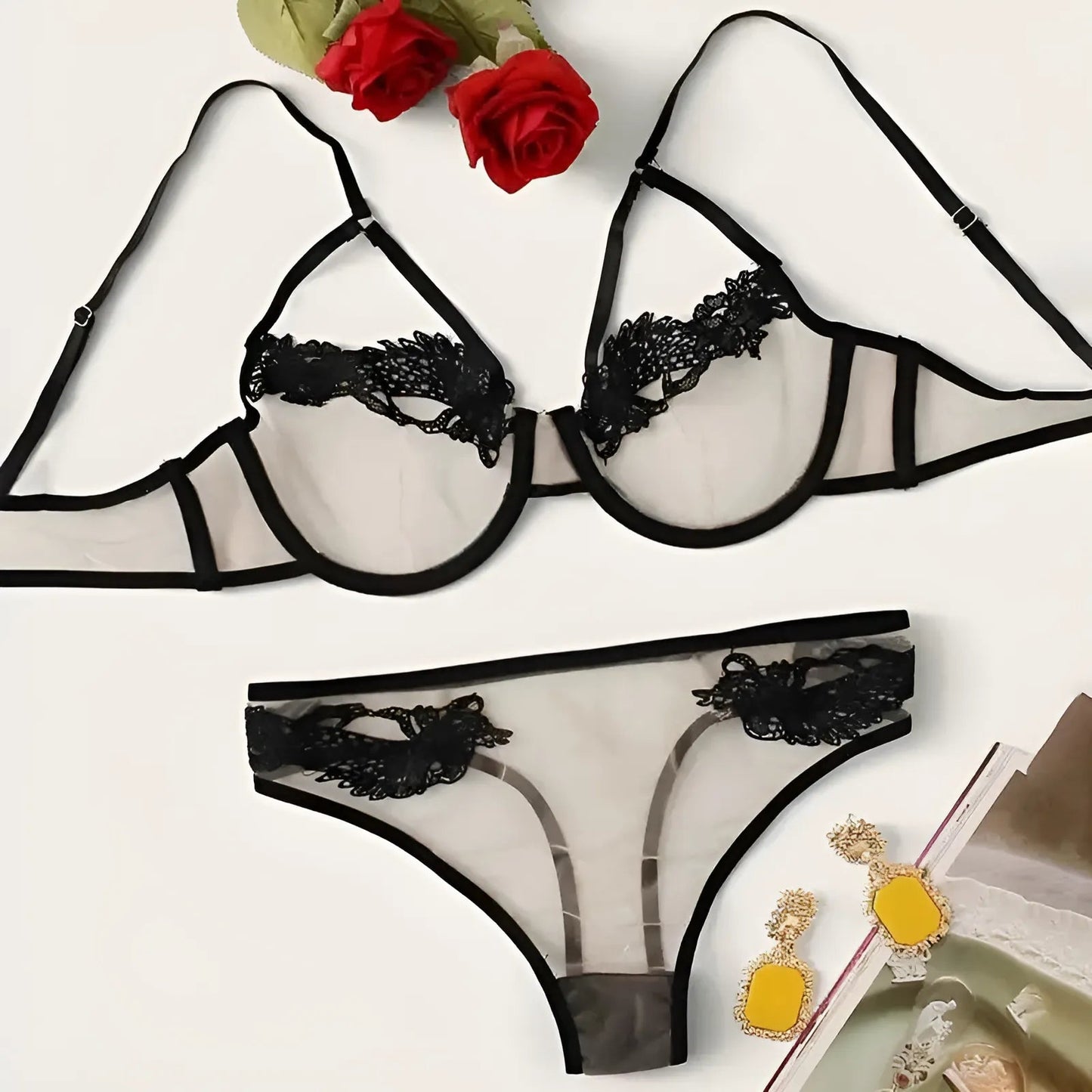 Ensemble de lingerie en dentelle et en résille