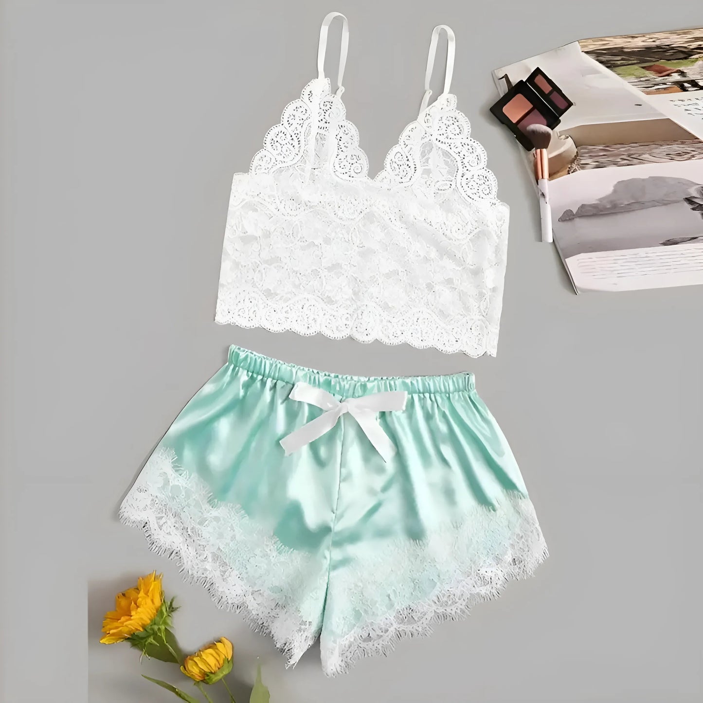 Ensemble de pyjama avec top à dentelle et shorts
