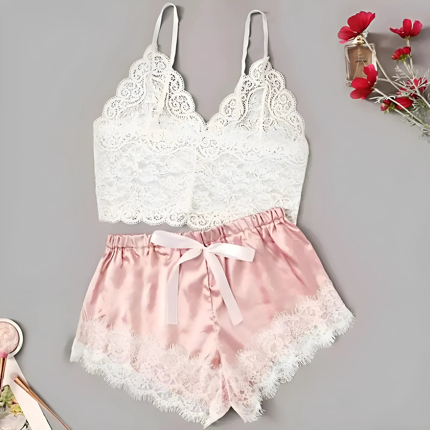 Ensemble de pyjama avec top à dentelle et shorts