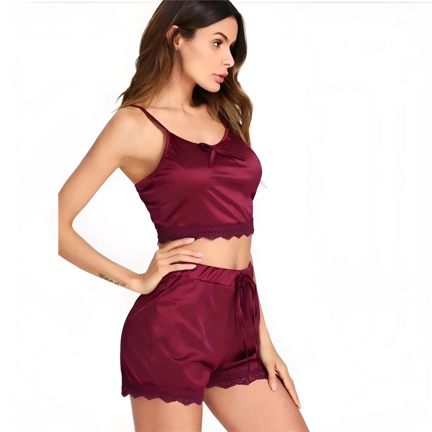 Ensemble de pyjama en satin avec haut et shorts