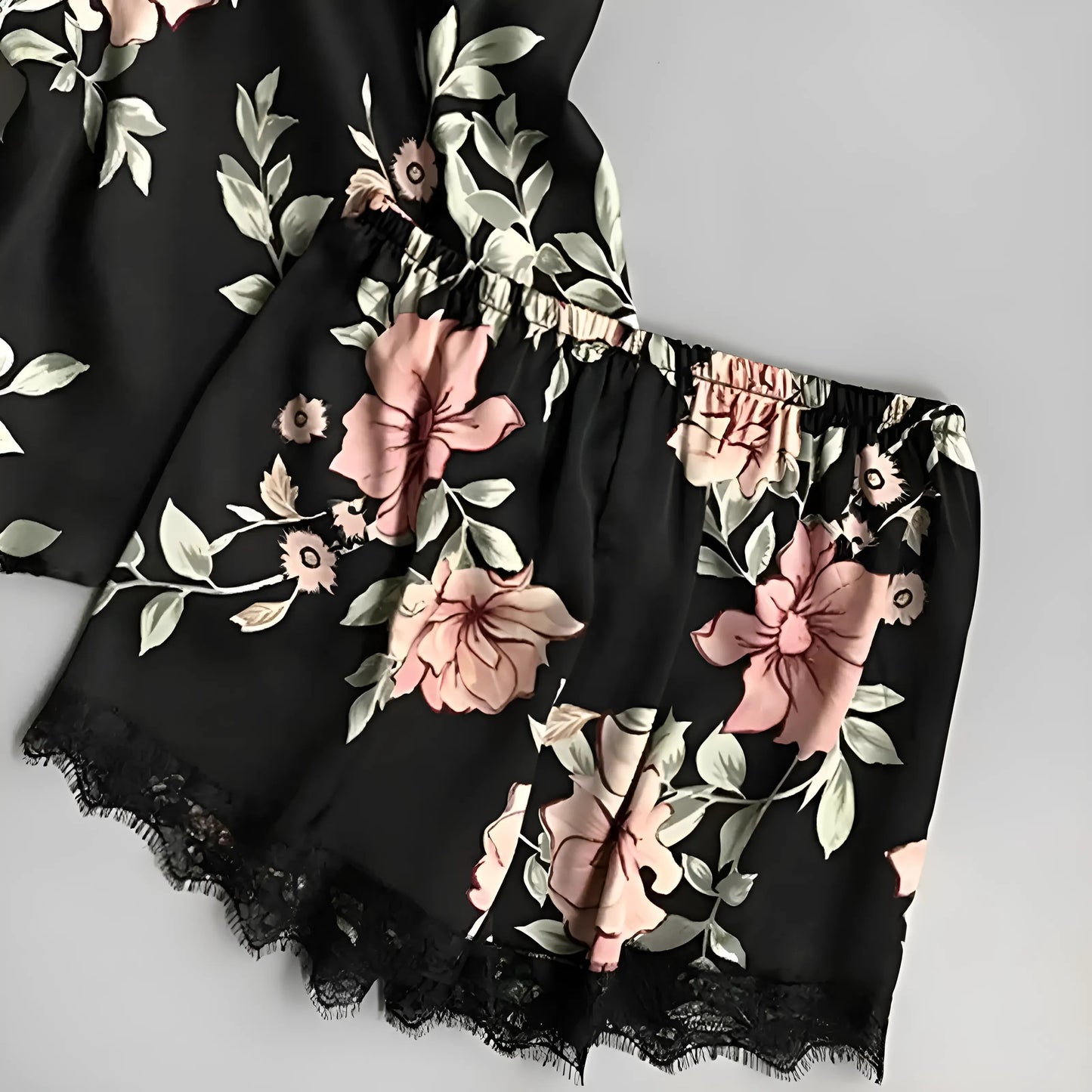 Ensemble de pyjama floral avec haut et shorts