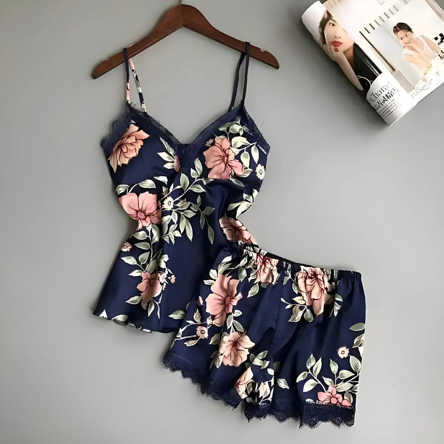 Ensemble de pyjama floral avec haut et shorts