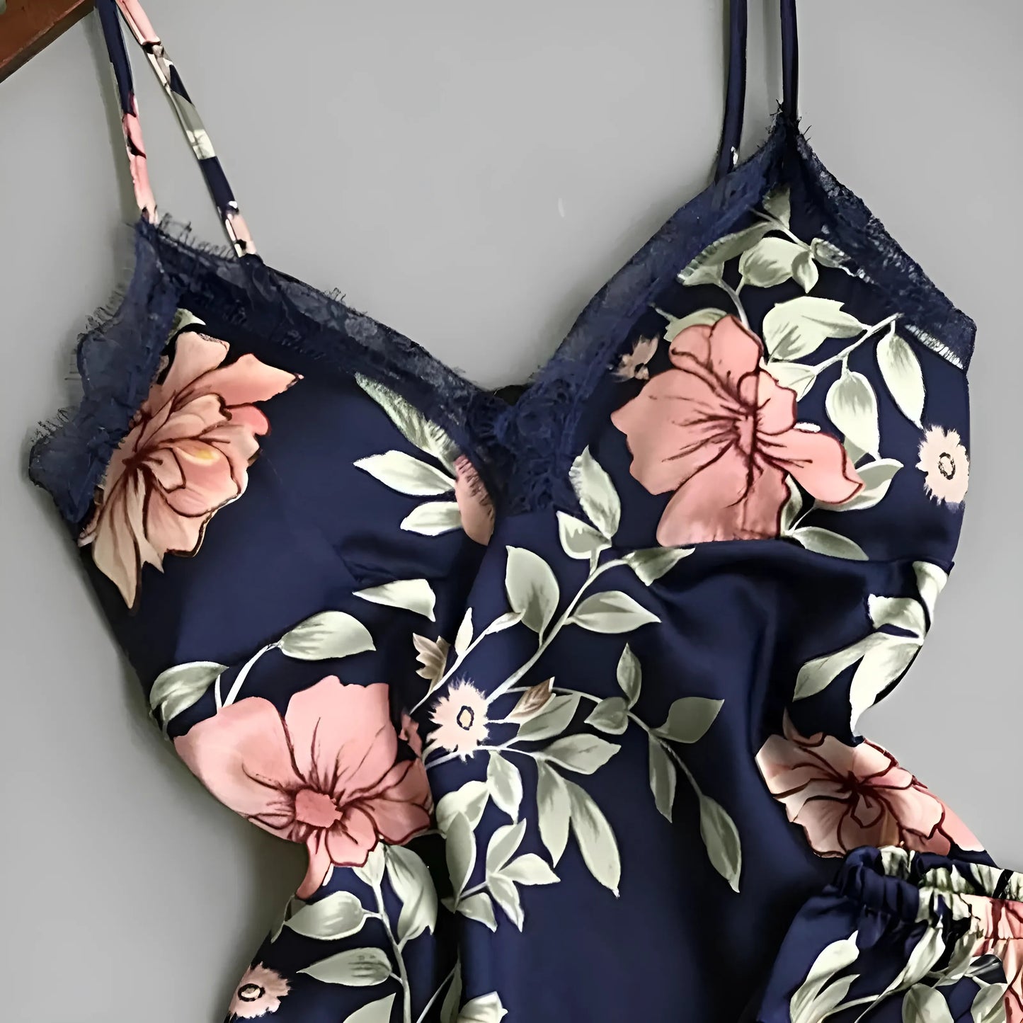 Ensemble de pyjama floral avec haut et shorts