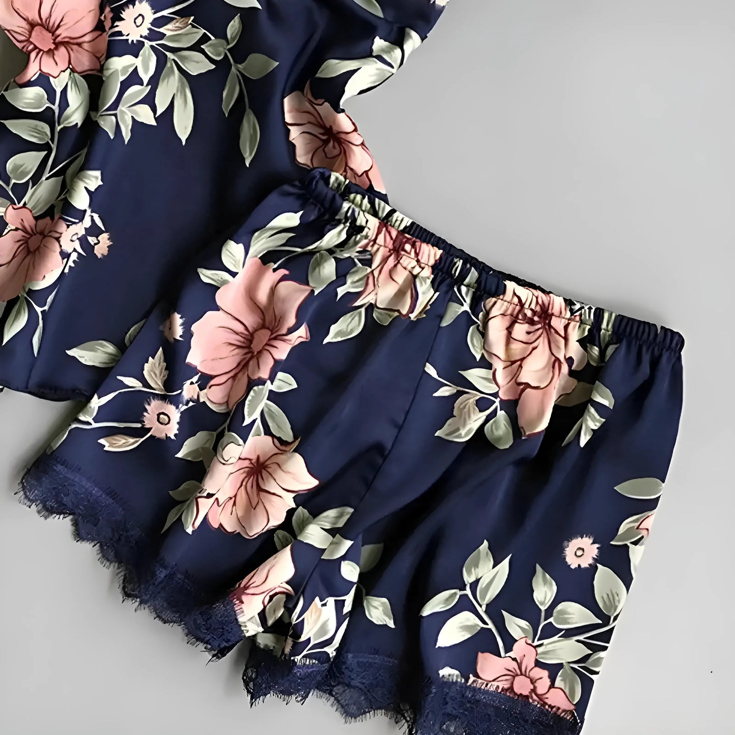 Ensemble de pyjama floral avec haut et shorts
