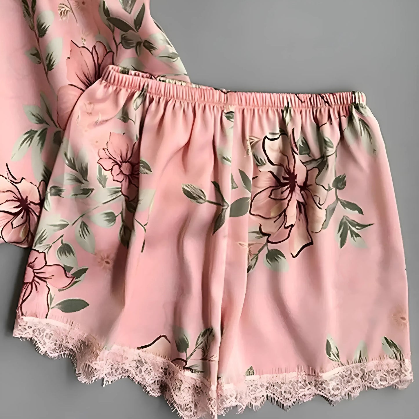Ensemble de pyjama floral avec haut et shorts