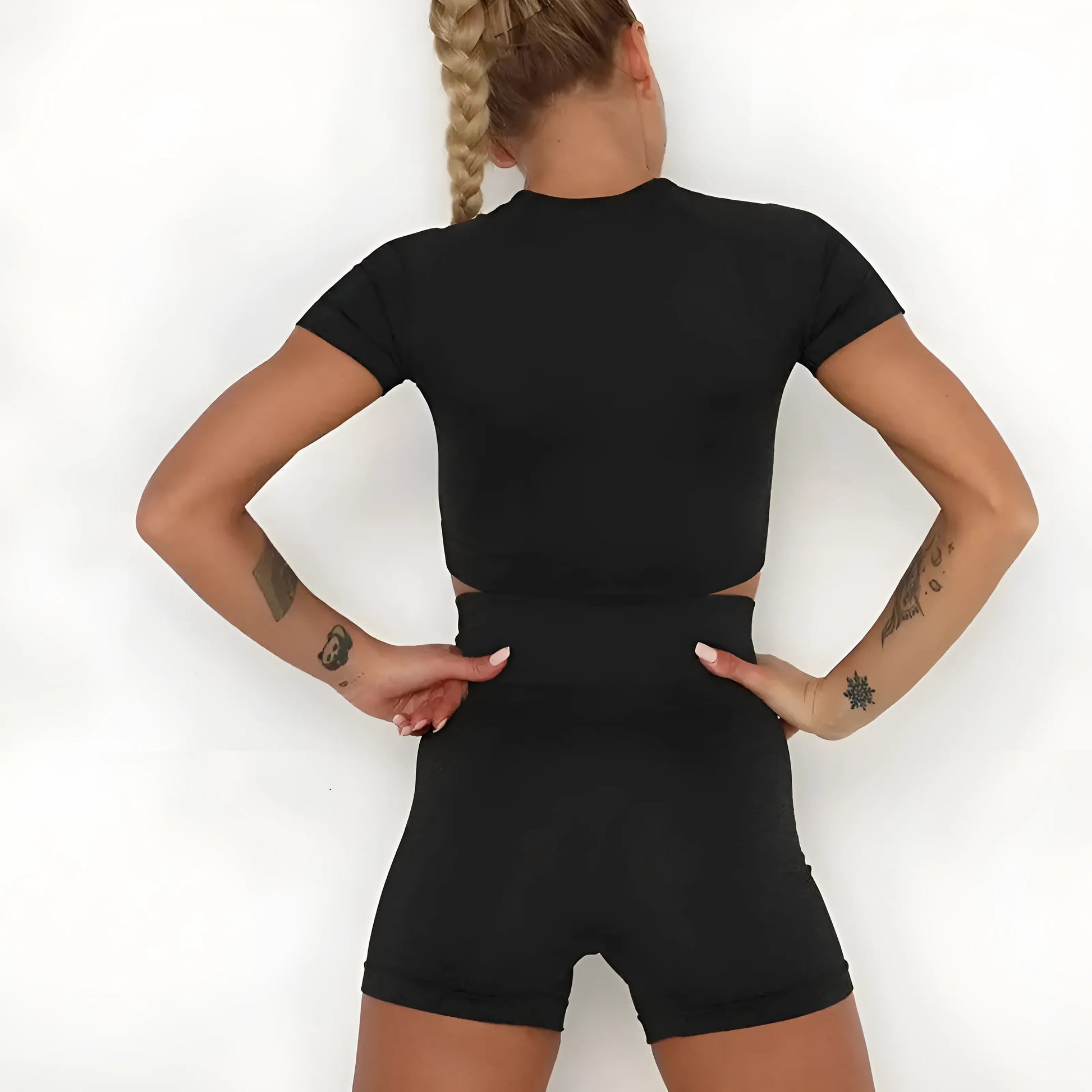 Ensemble de sport avec shorts