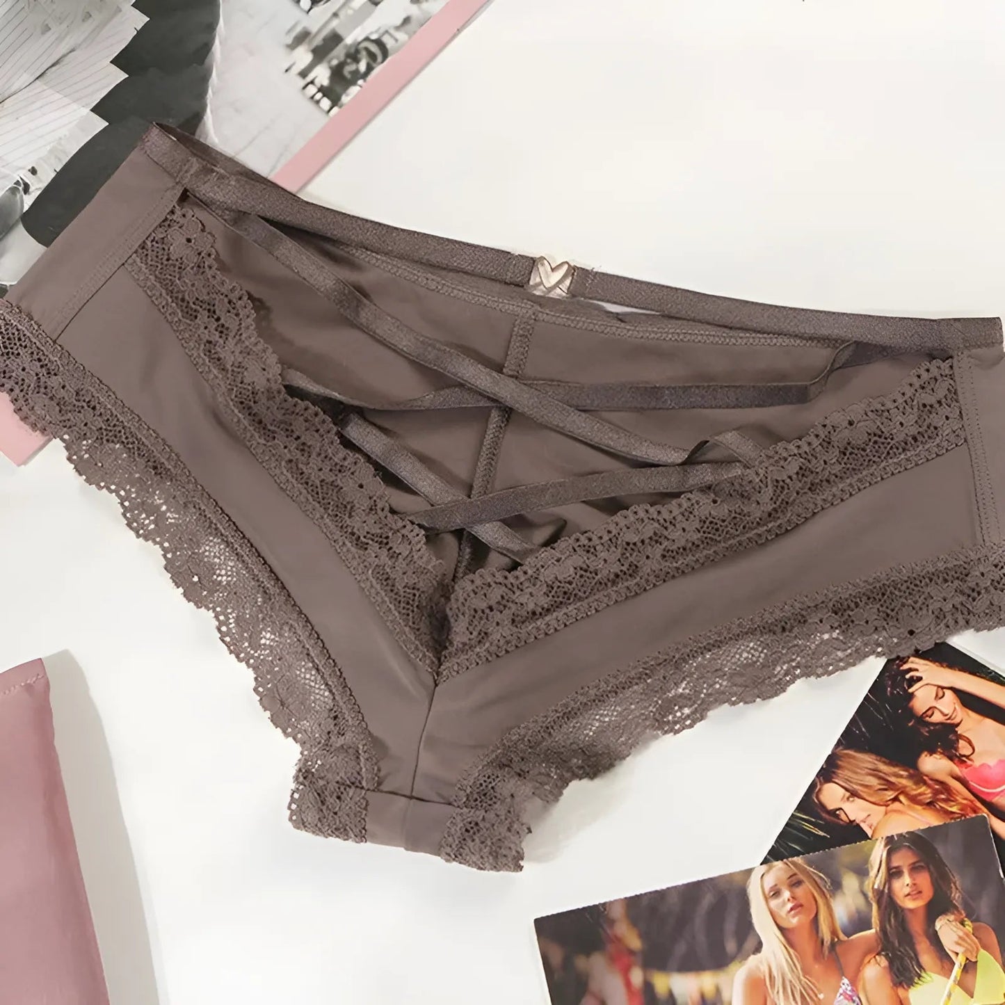 Gris Culottes en dentelle avec des bretelles