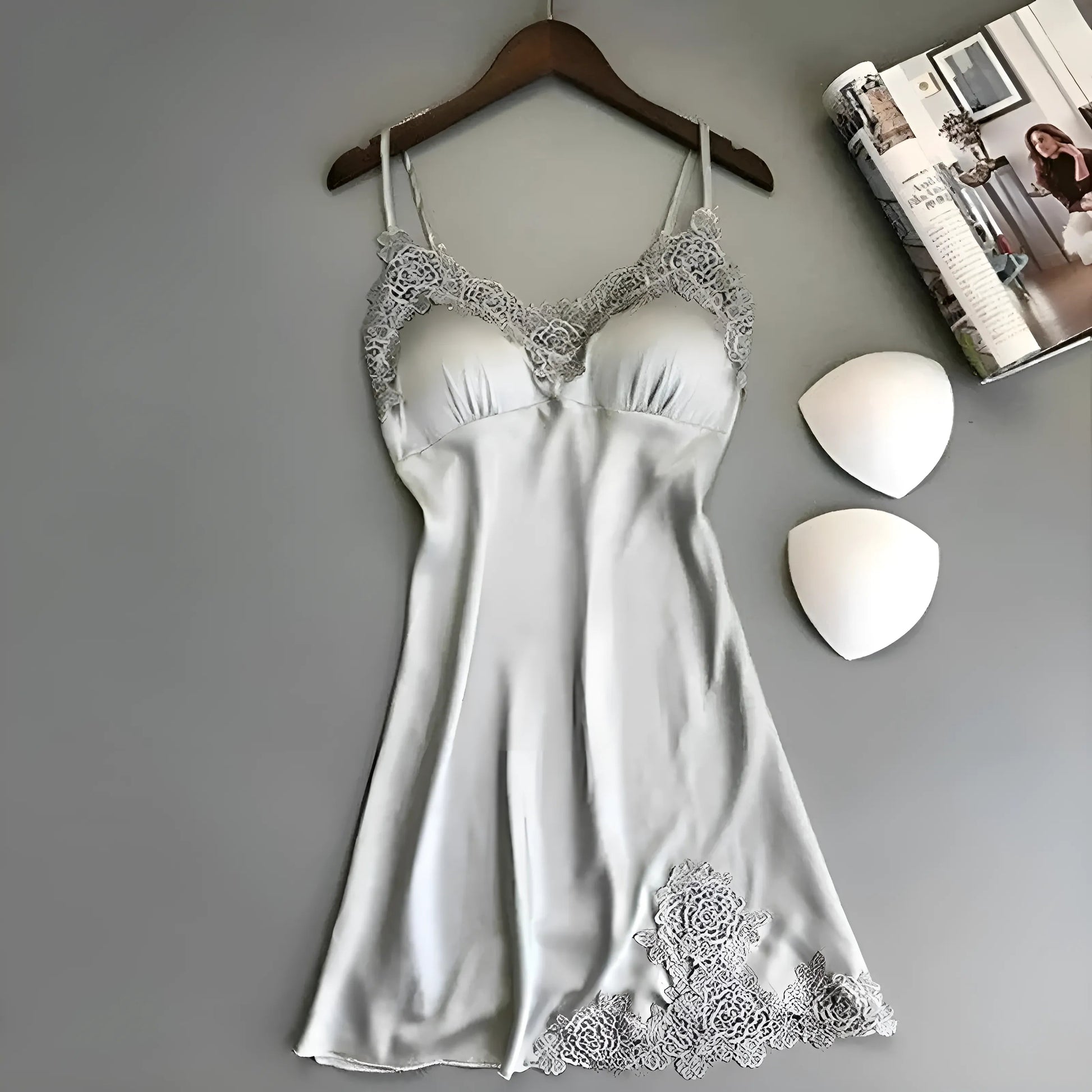 Gris Nuisette en dentelle délicate