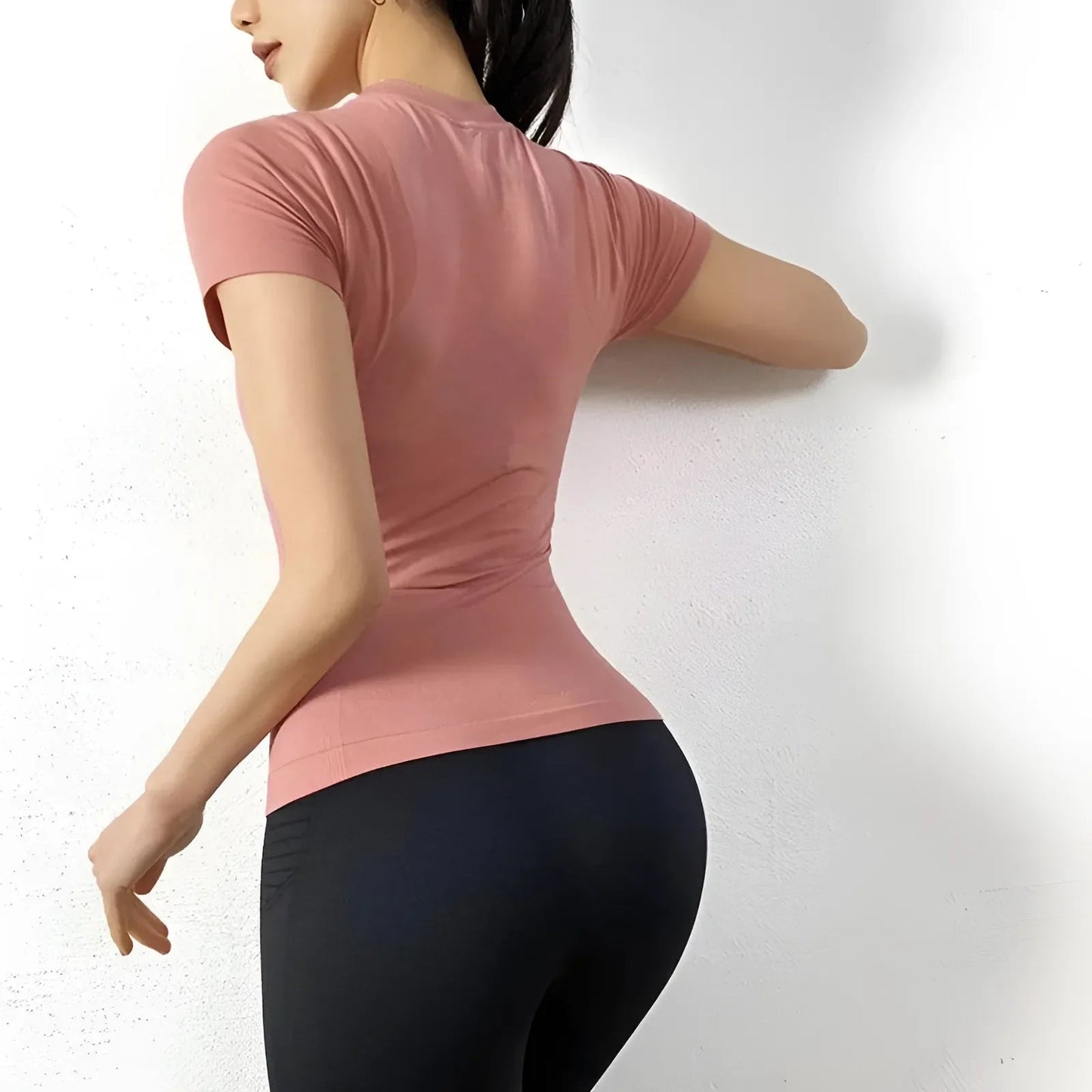 Haut de sport à manches courtes ajusté