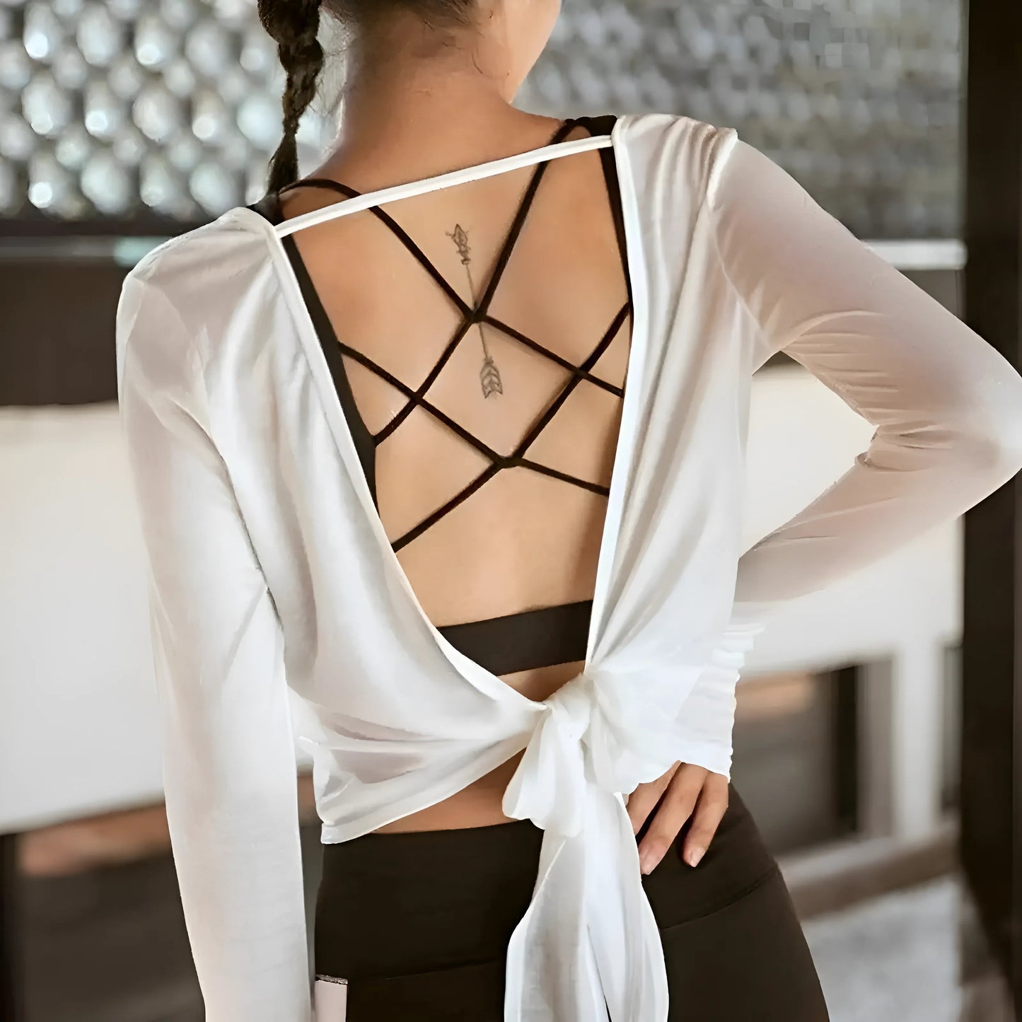 Haut sportif avec détail à nouer