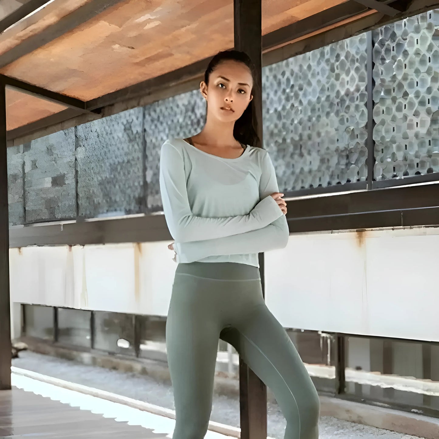 Haut sportif avec détail à nouer