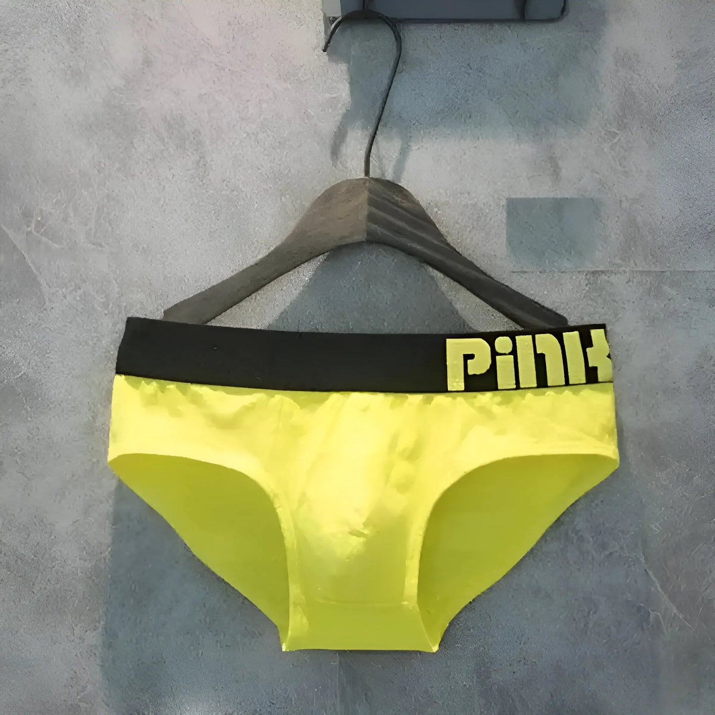 Jaune Chaussons pour hommes - Héros rose