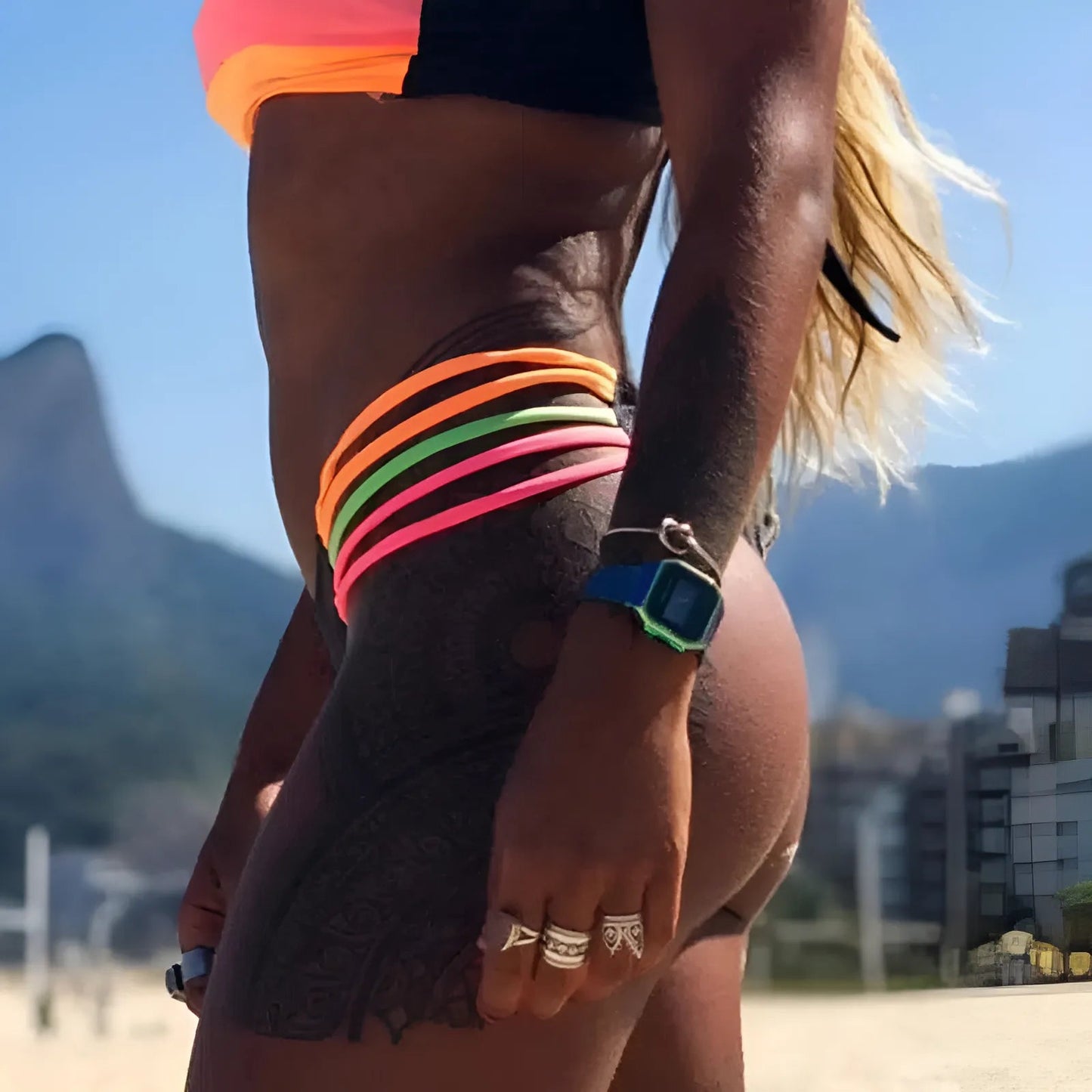 Maillot de bain deux pièces à rayures colorées