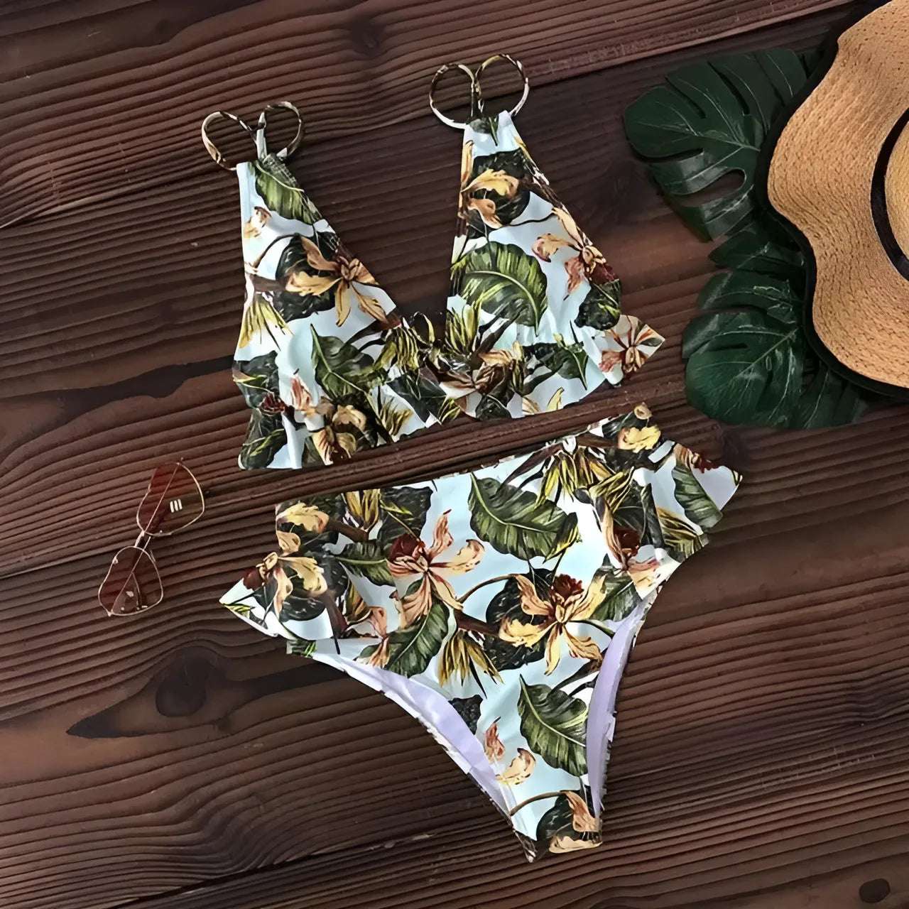 Maillot de bain deux pièces avec de délicates volants