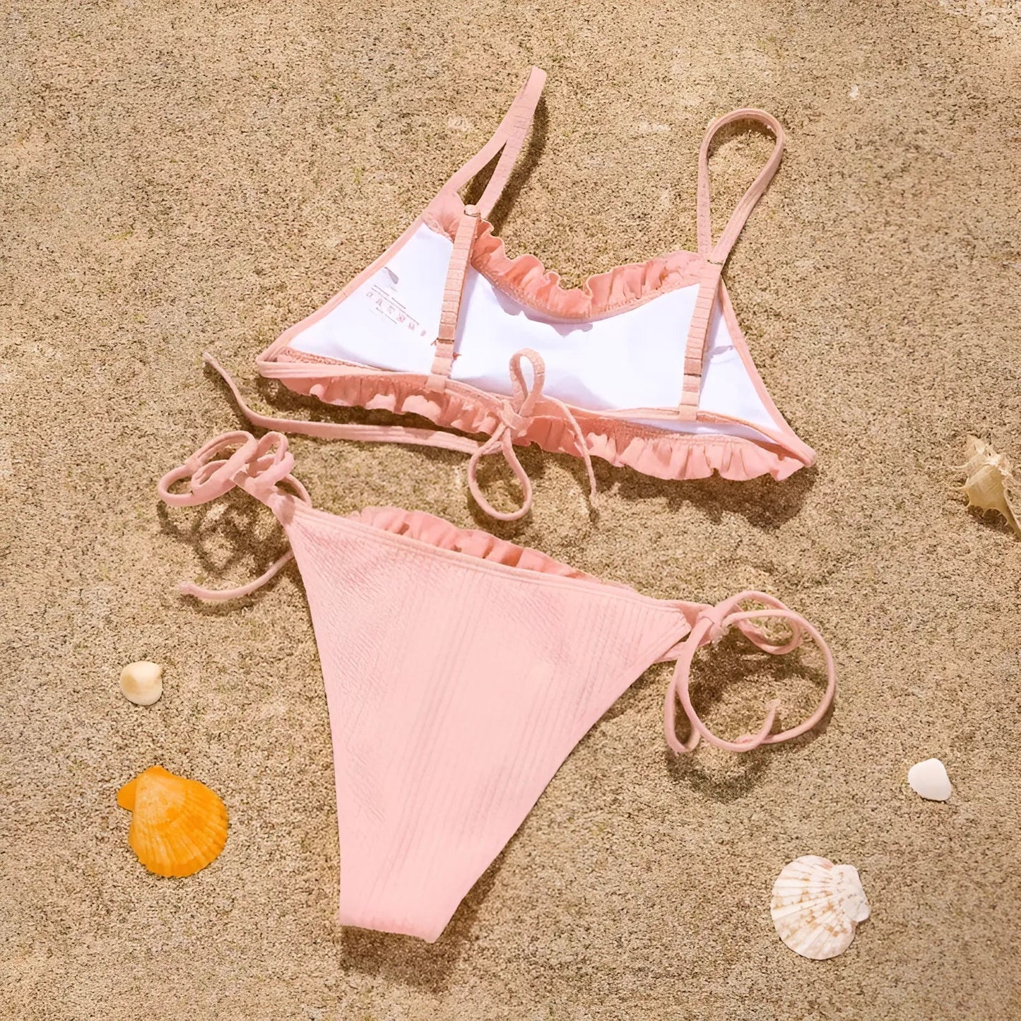 Maillot de bain deux pièces avec de délicates volants