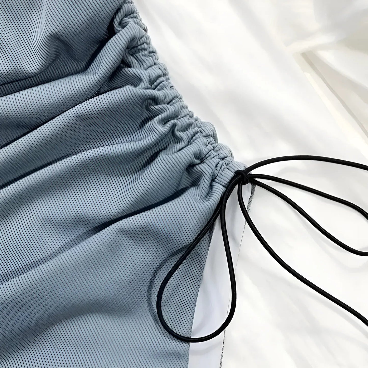 Maillot de bain une pièce avec cordons de serrage