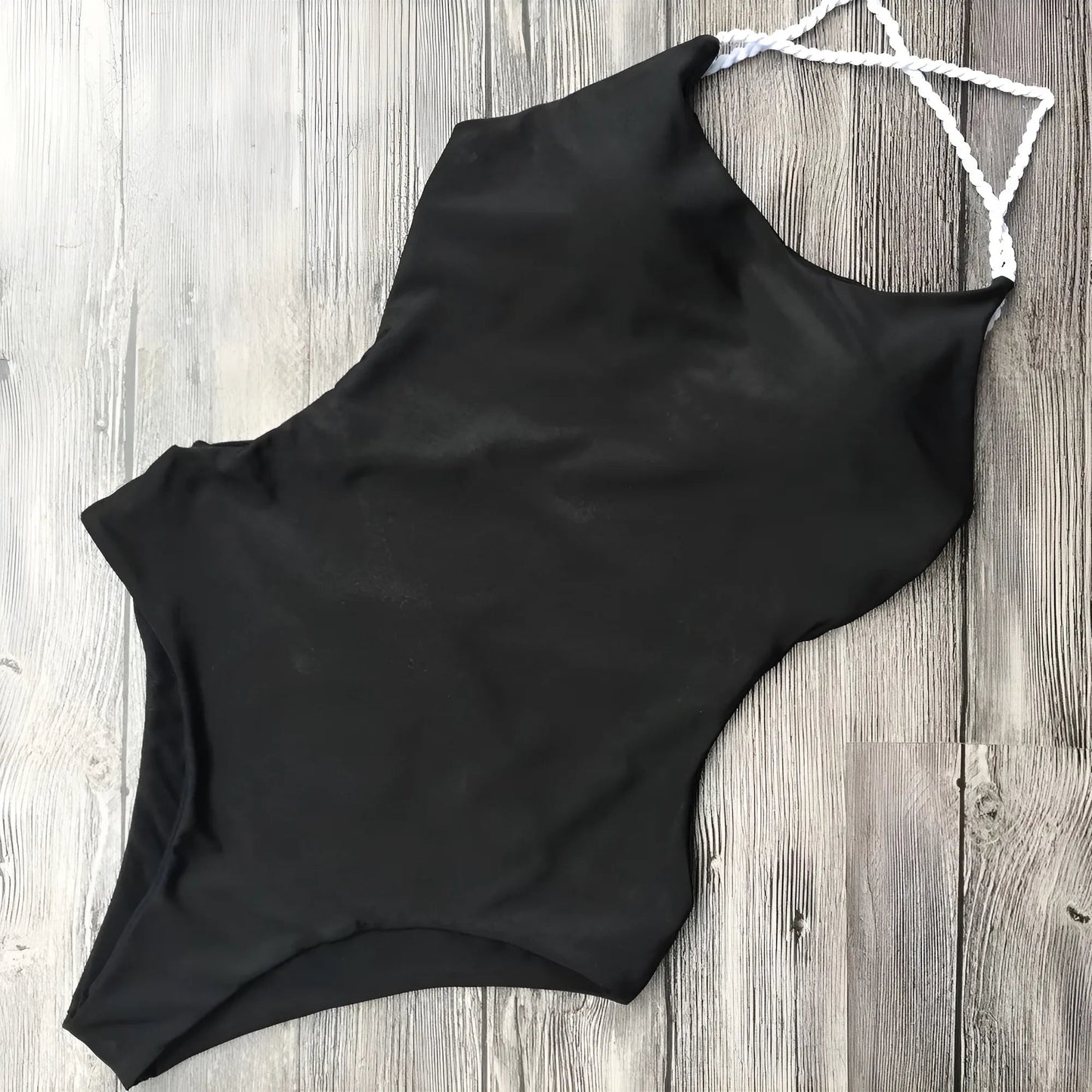 Maillot de bain une pièce avec des bretelles dans le dos