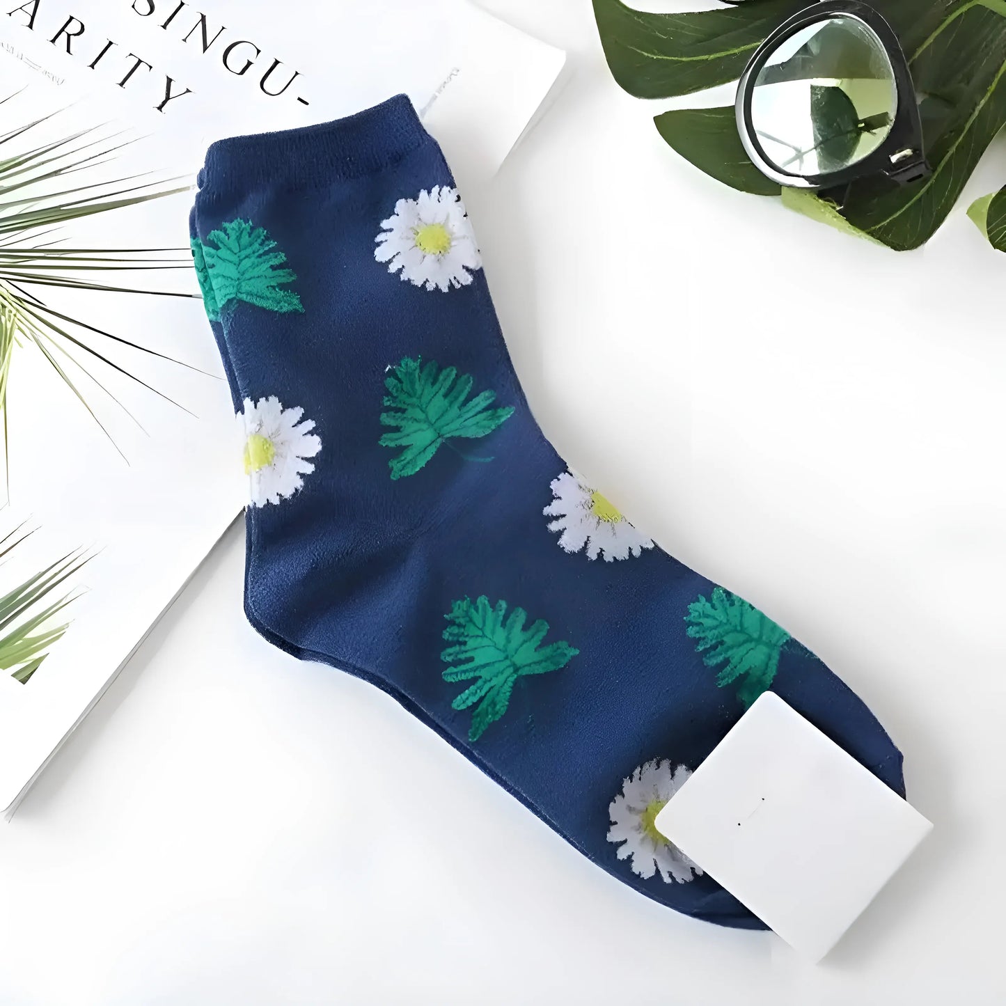 Marine Chaussettes longues avec des imprimés colorés
