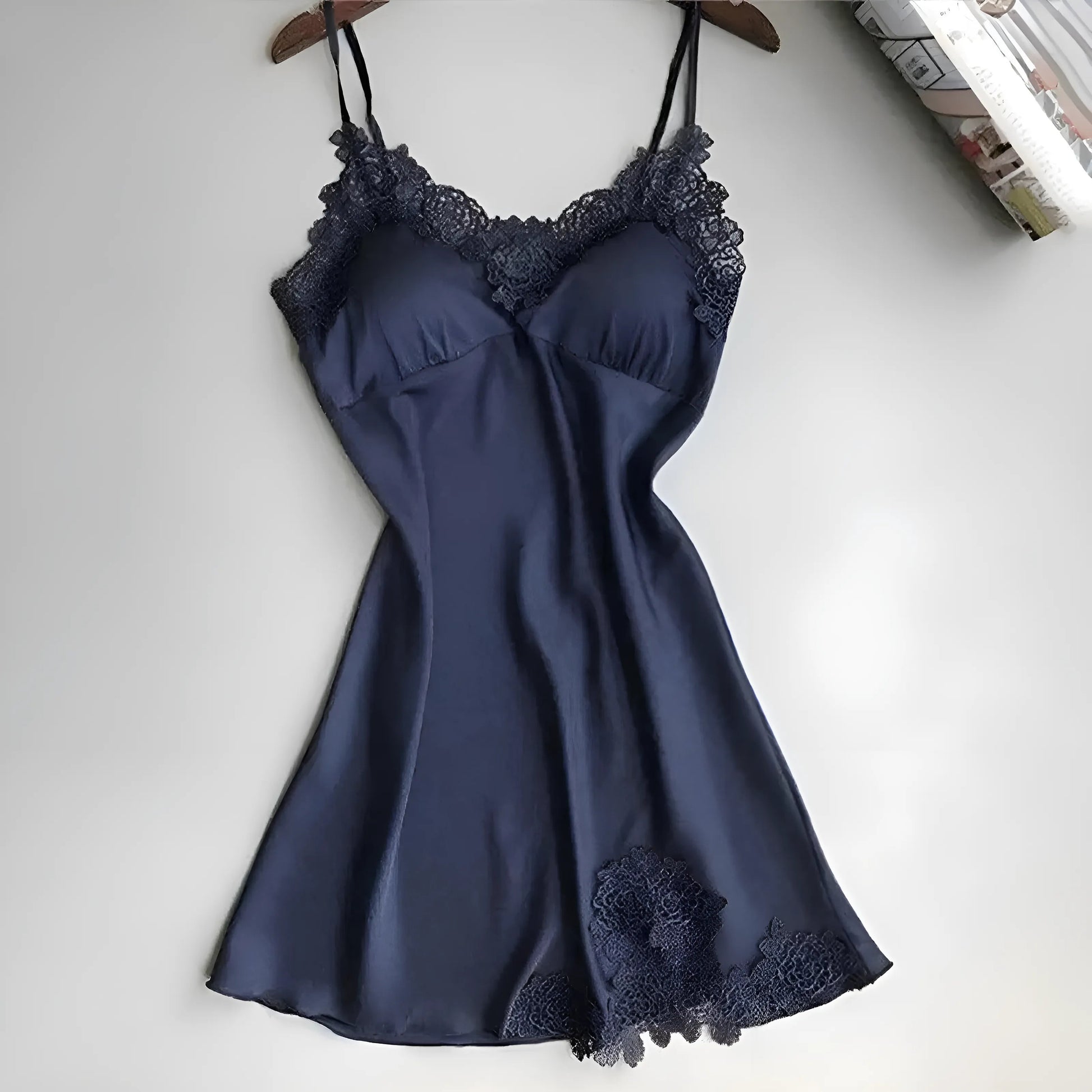 Marine Nuisette en dentelle délicate