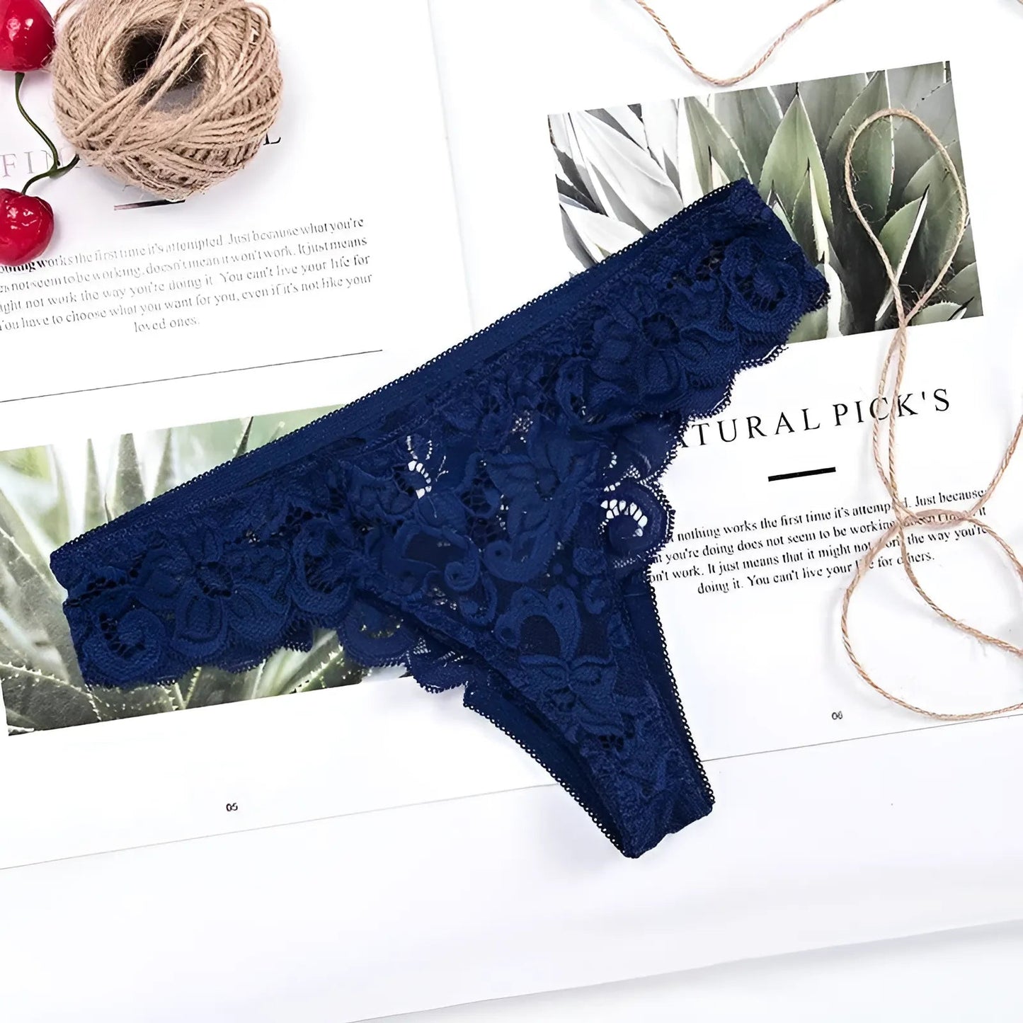 Marine String en dentelle classique