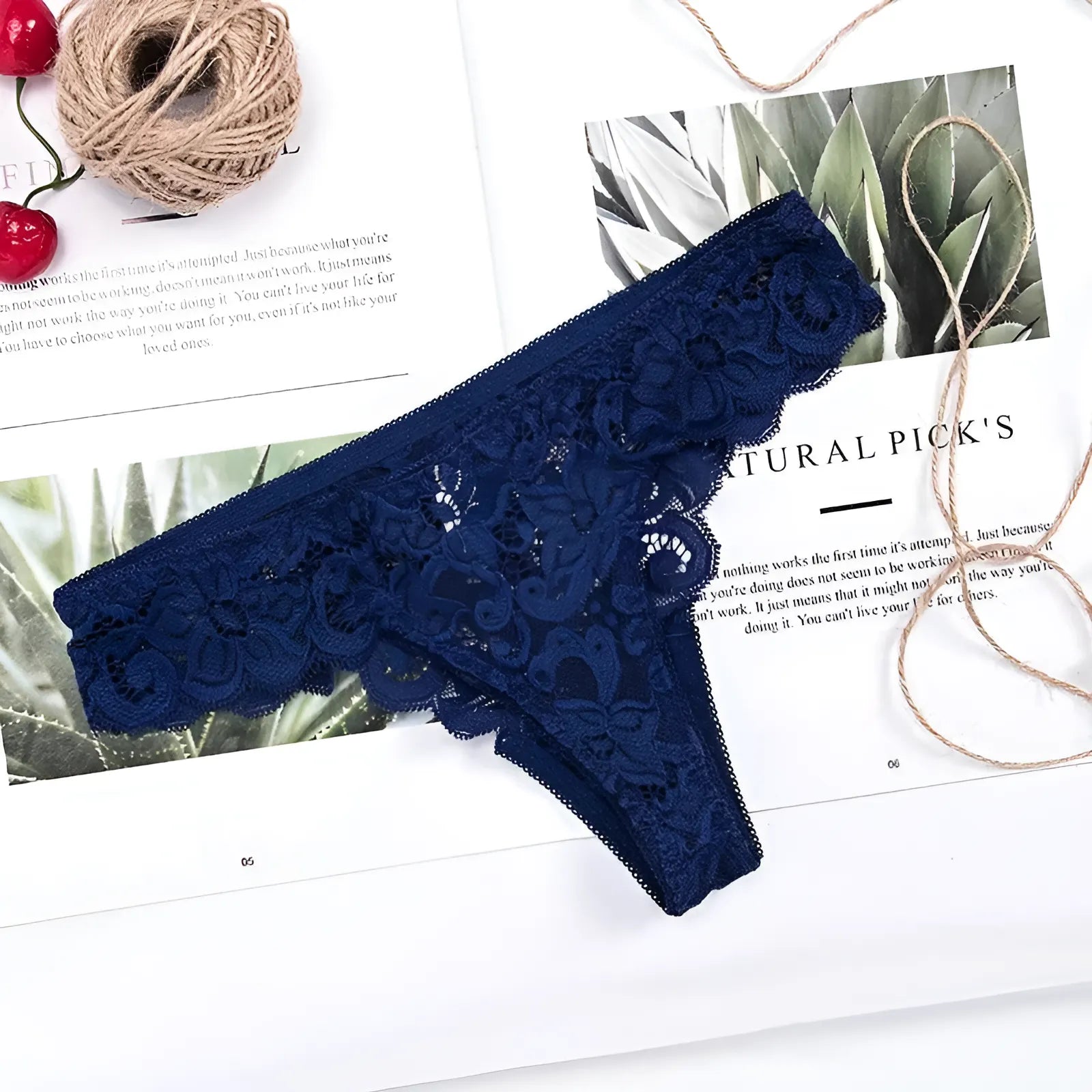 Marine String en dentelle classique