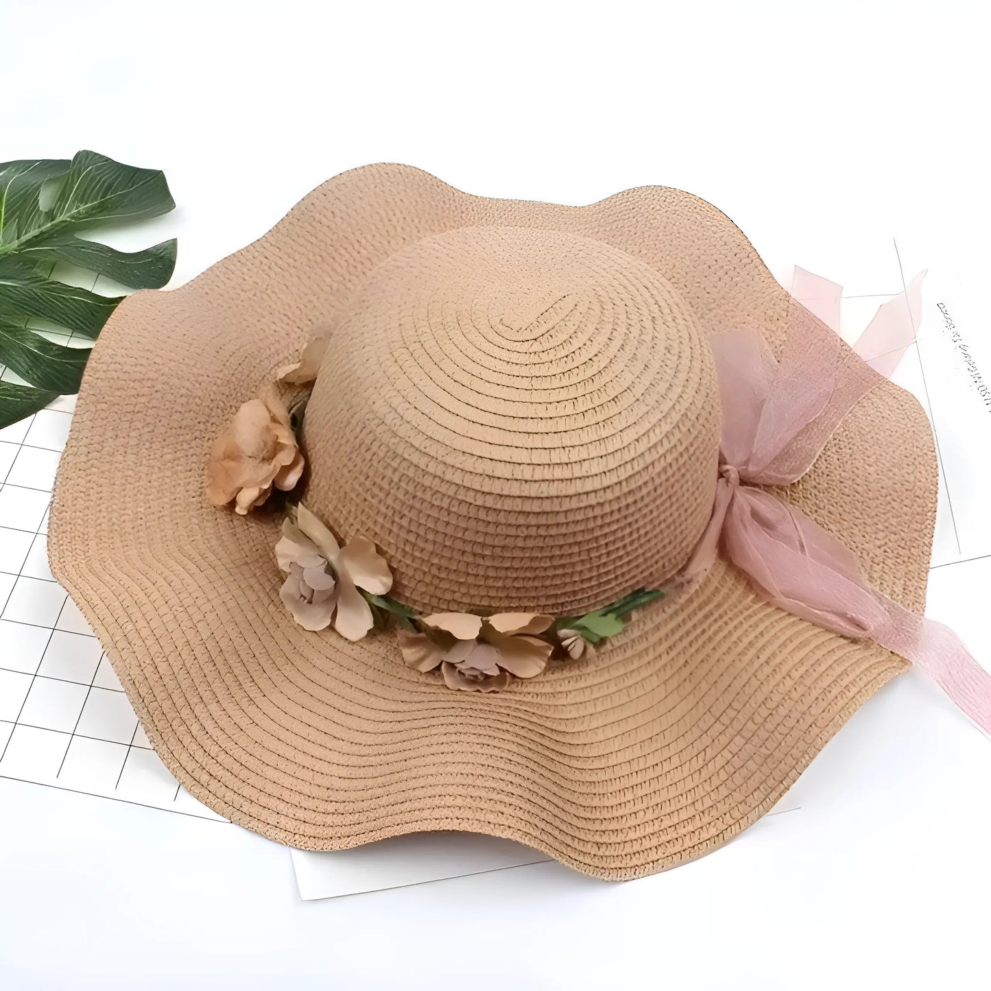 Marron Chapeau de plage fleuri
