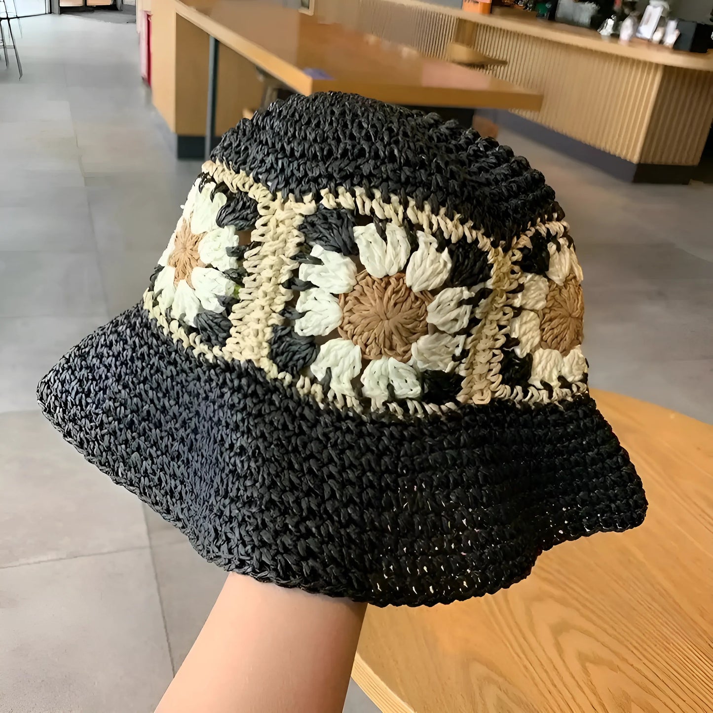 Noir Chapeau de paille avec des fleurs