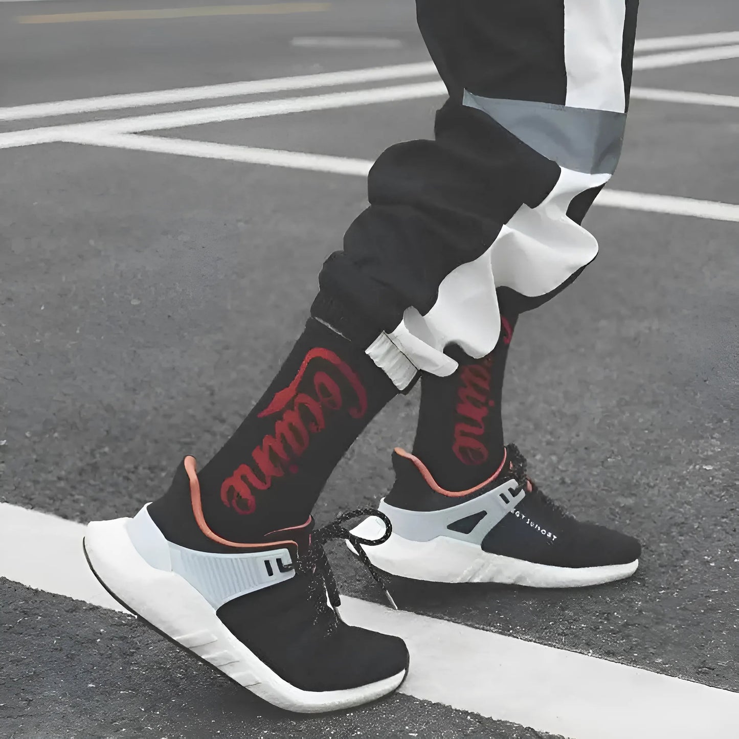 Noir Chaussettes longues pour hommes avec imprimé 'Cocaine'