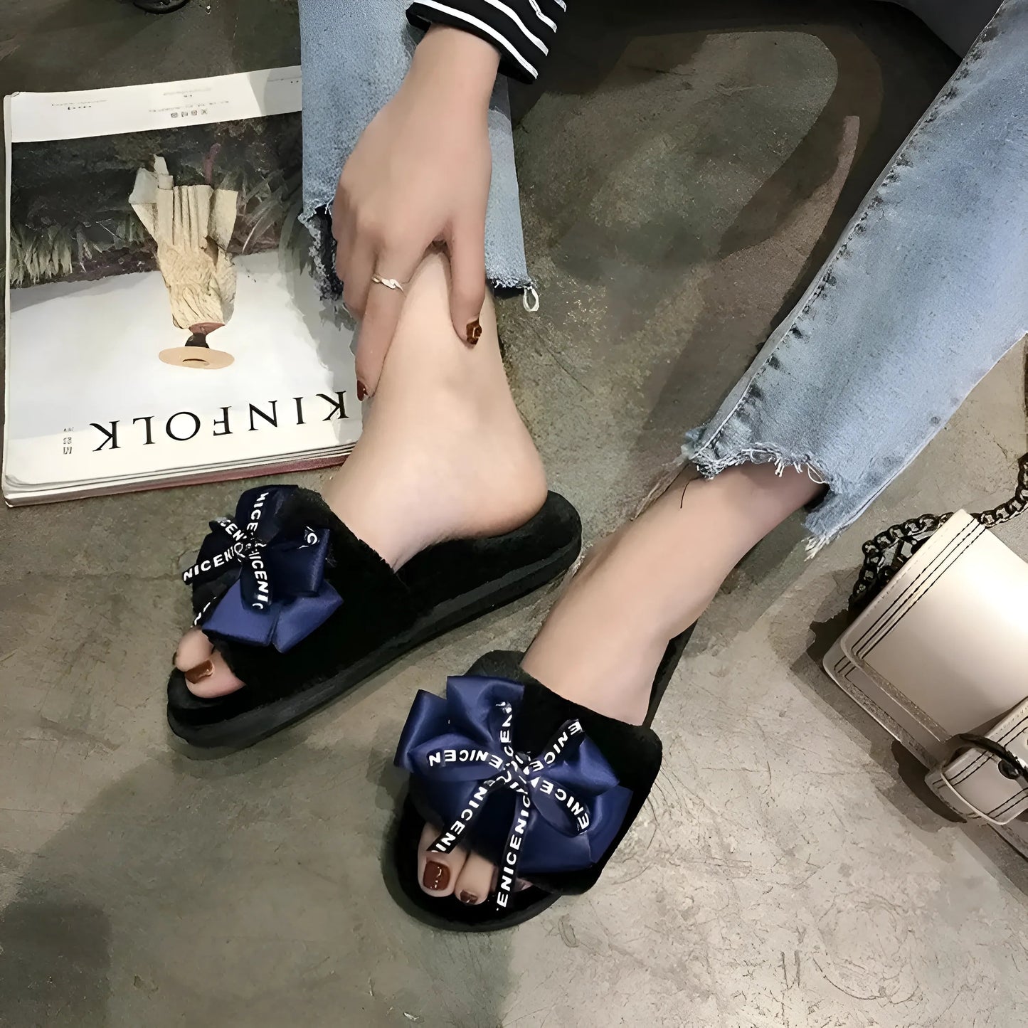 Noir Chaussons pour femmes avec un petit nœud