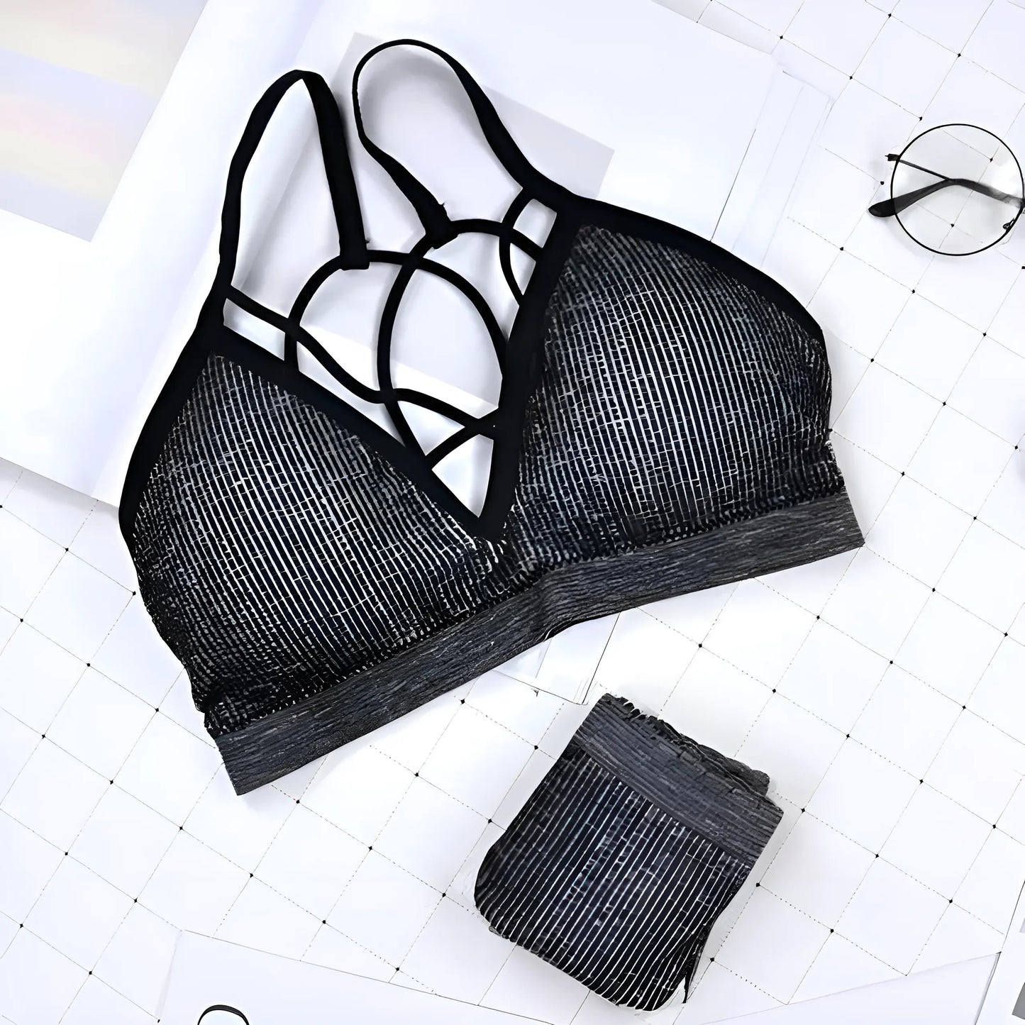Noir Ensemble de lingerie avec des bretelles sur le décolleté