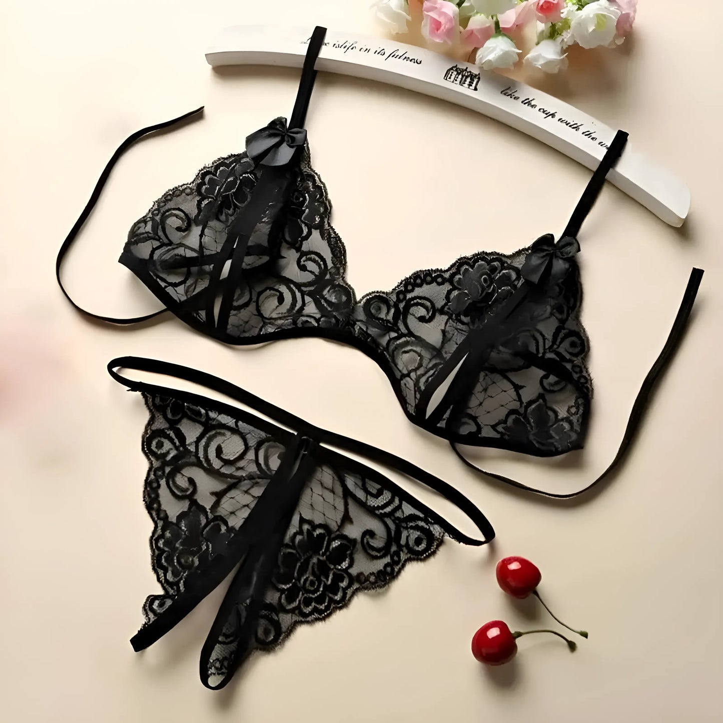 Noir Ensemble de lingerie en dentelle avec découpes