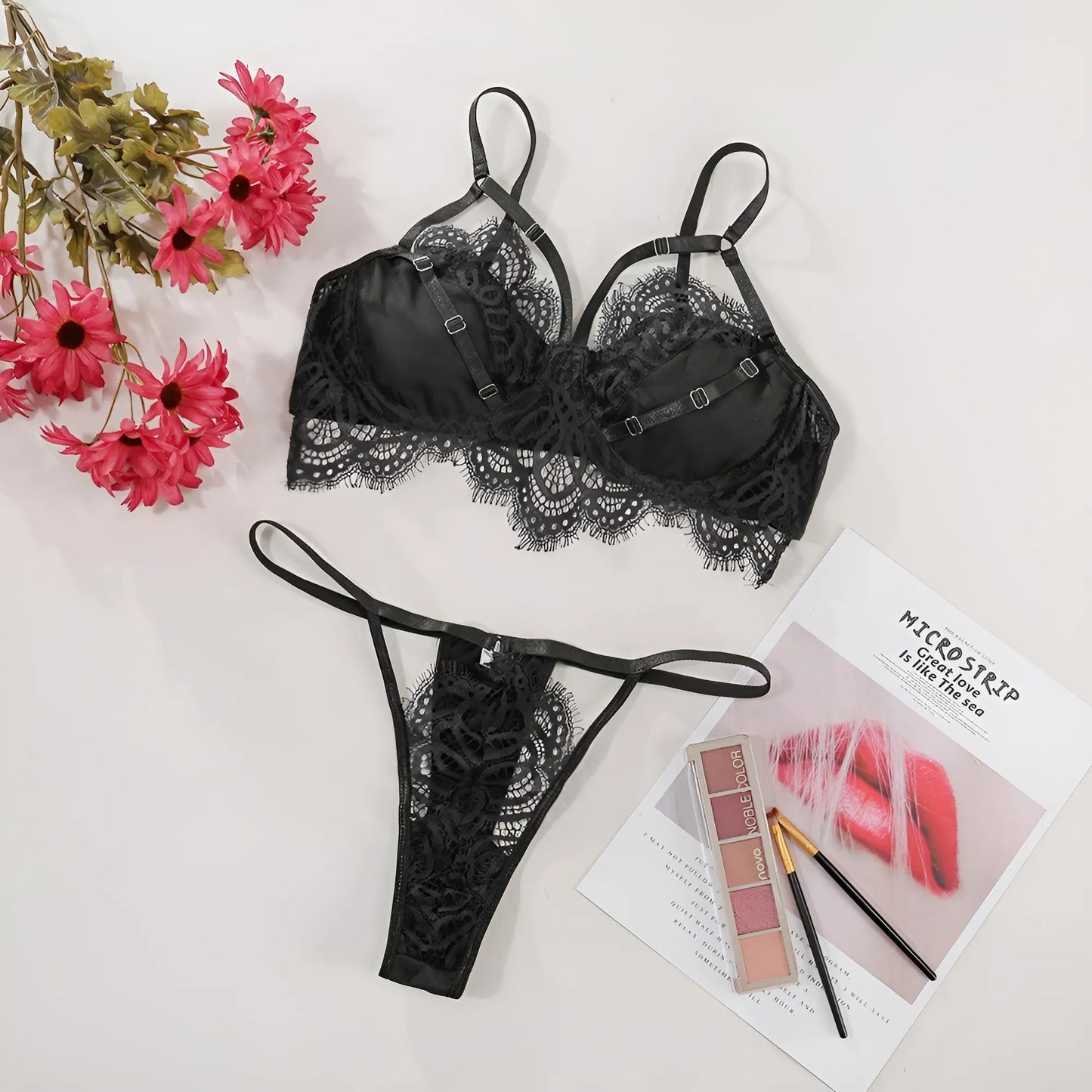 Noir Ensemble de lingerie en dentelle avec des bretelles décoratives