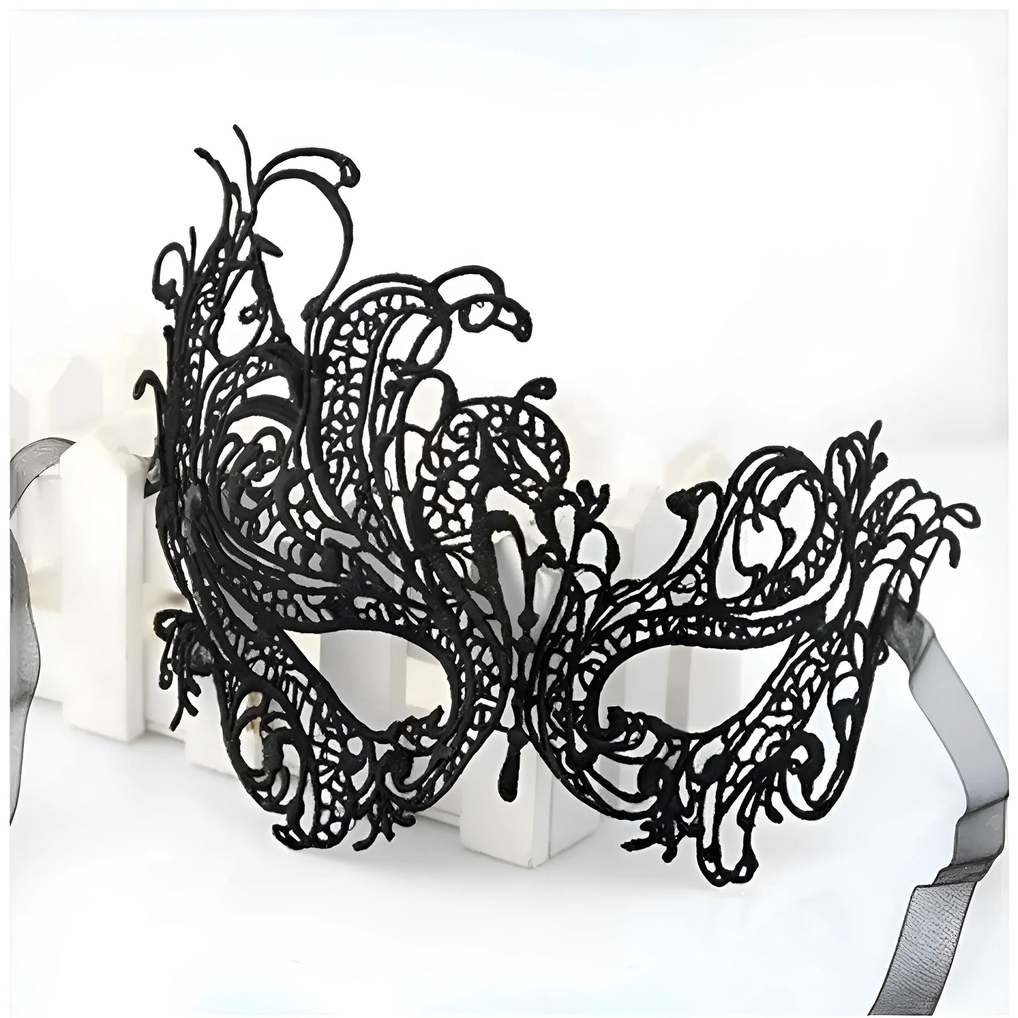 Noir Masque en dentelle asymétrique