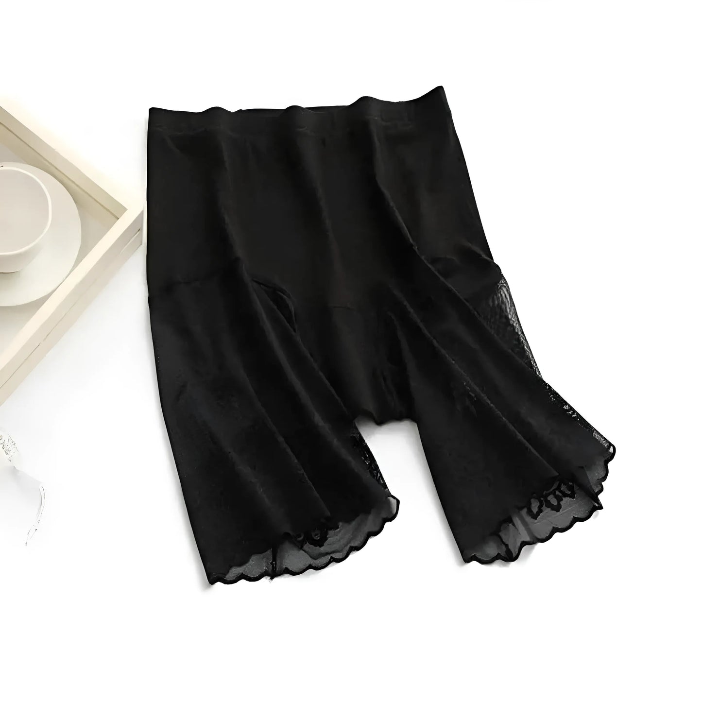 Noir Shorts de modelage avec dentelle