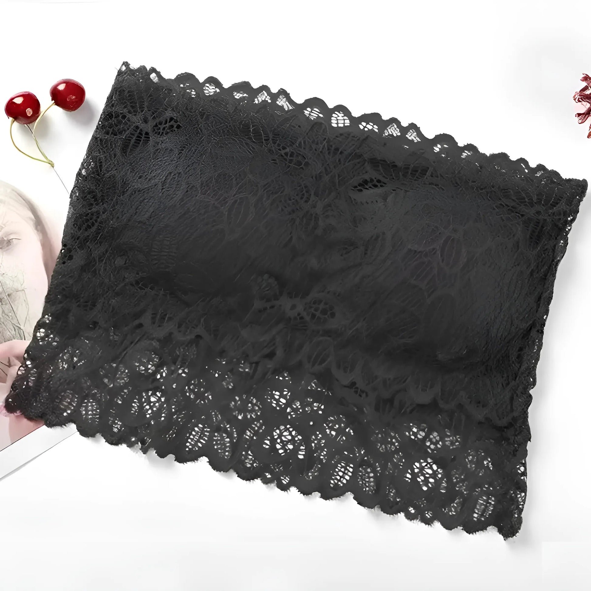 Noir Soutien-gorge bandeau en dentelle universelle avec design décolleté.