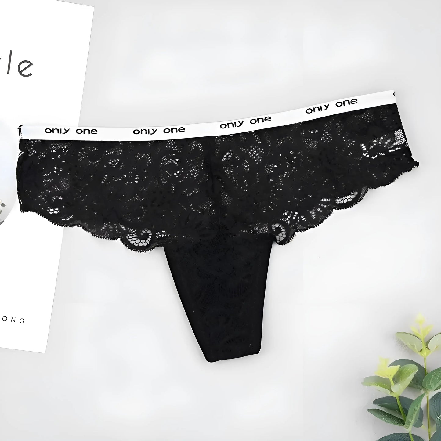 Noir String en dentelle