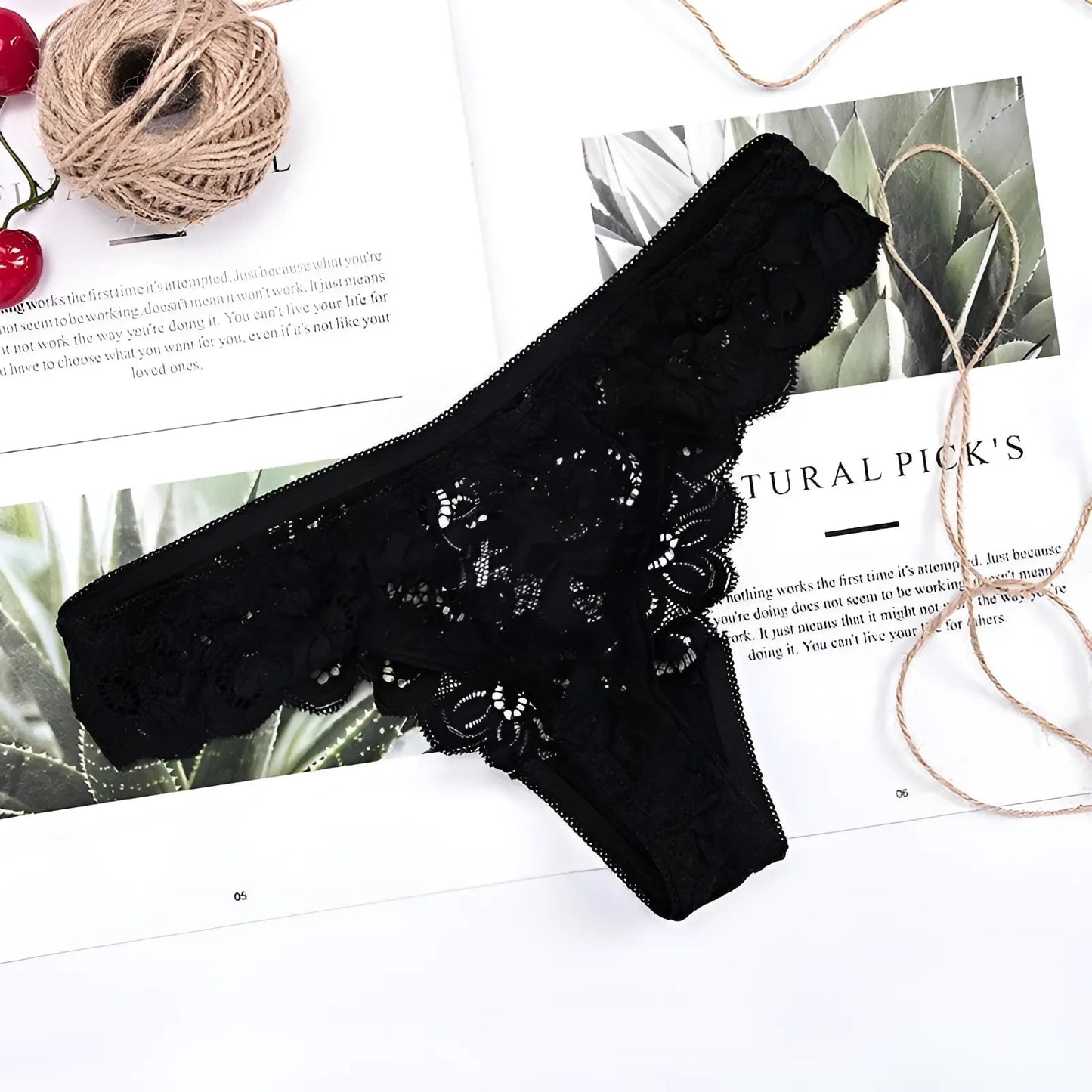Noir String en dentelle classique