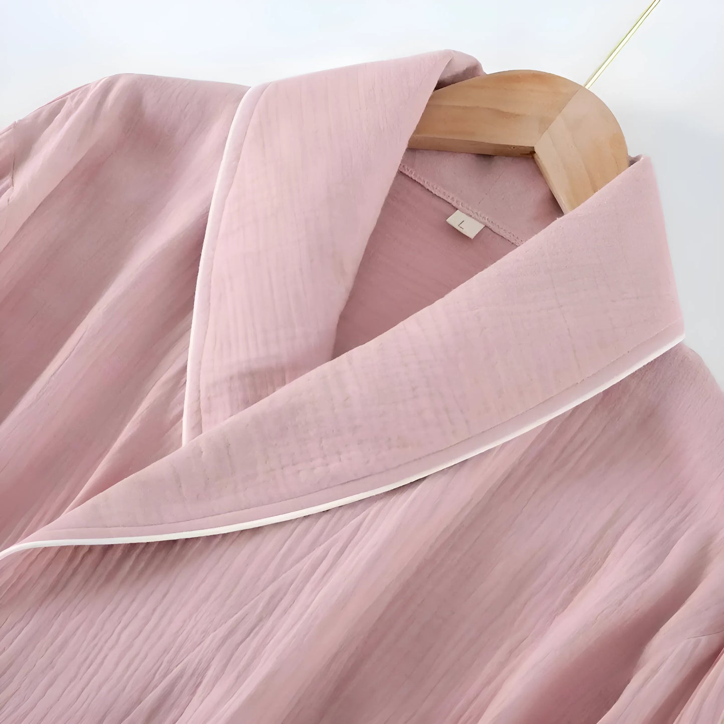 Peignoir avec garniture décorative